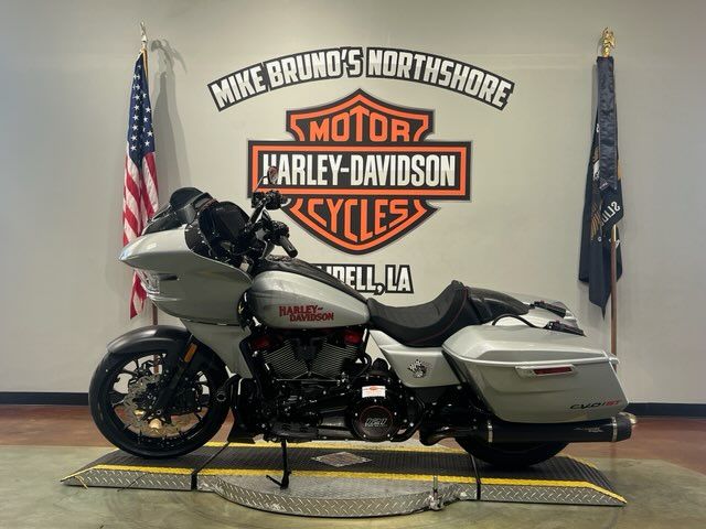 2025 Harley-Davidson CVO™ Road Glide® ST in Slidell, Louisiana - Photo 2