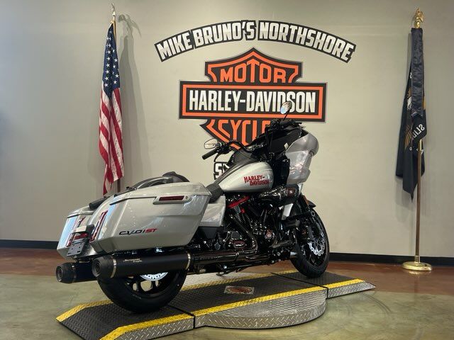 2025 Harley-Davidson CVO™ Road Glide® ST in Slidell, Louisiana - Photo 6