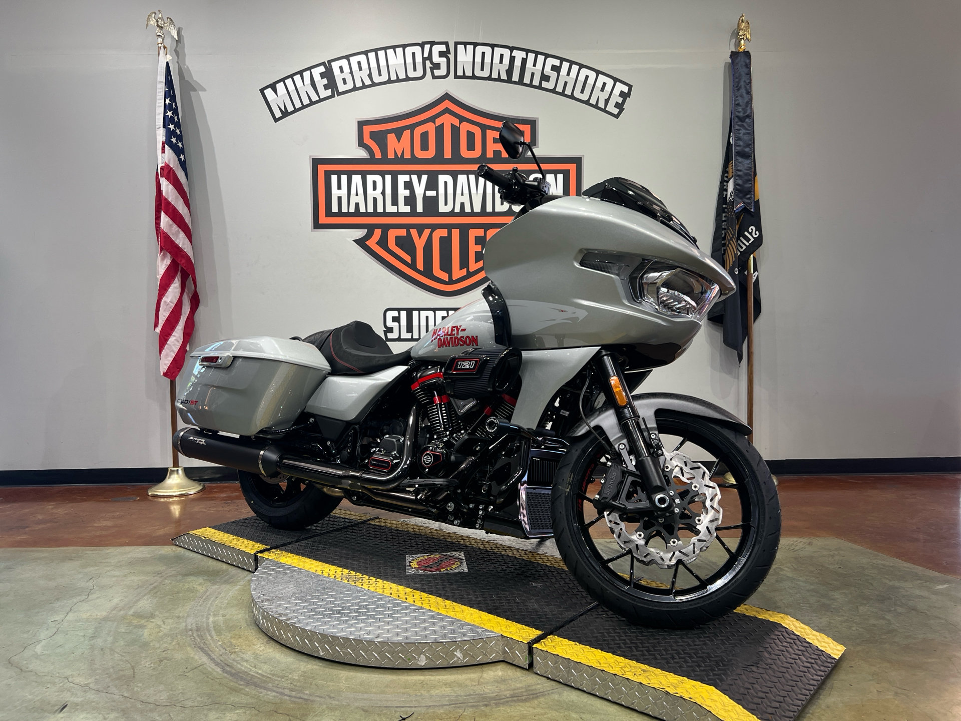 2025 Harley-Davidson CVO™ Road Glide® ST in Slidell, Louisiana - Photo 2