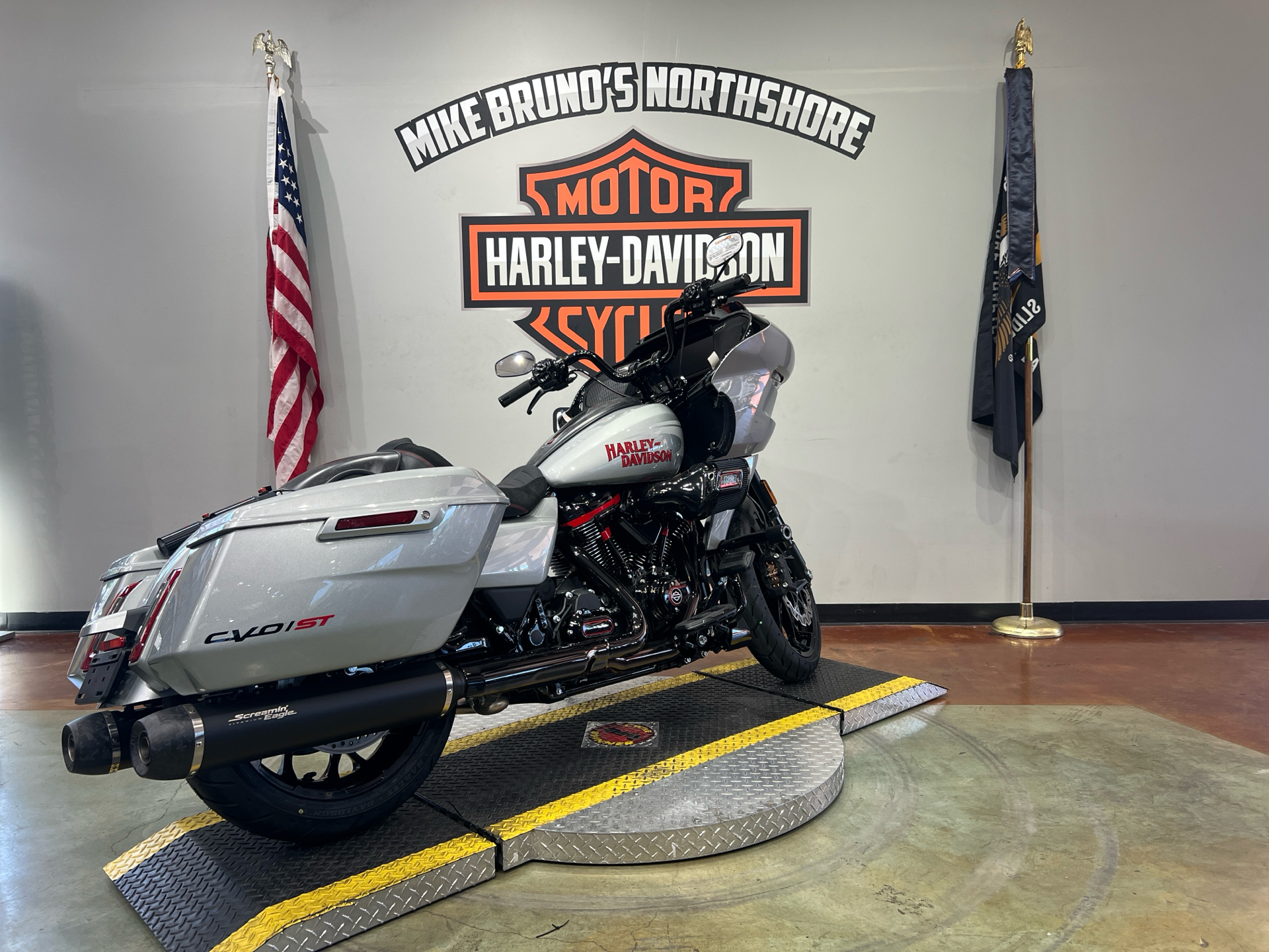 2025 Harley-Davidson CVO™ Road Glide® ST in Slidell, Louisiana - Photo 8