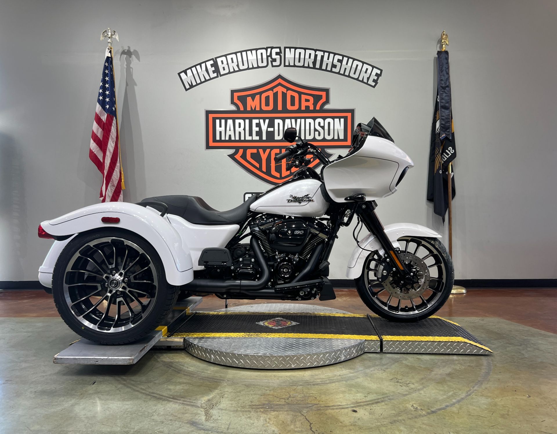 2025 Harley-Davidson Road Glide® 3 in Slidell, Louisiana - Photo 2