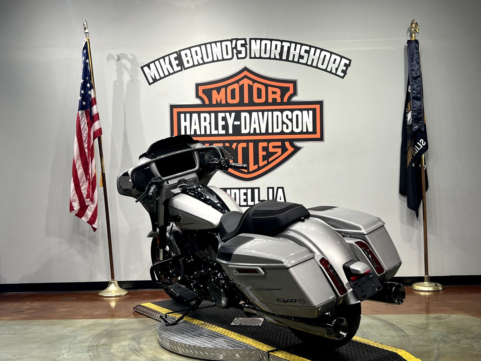 2023 Harley-Davidson CVO™ Street Glide® in Slidell, Louisiana - Photo 6