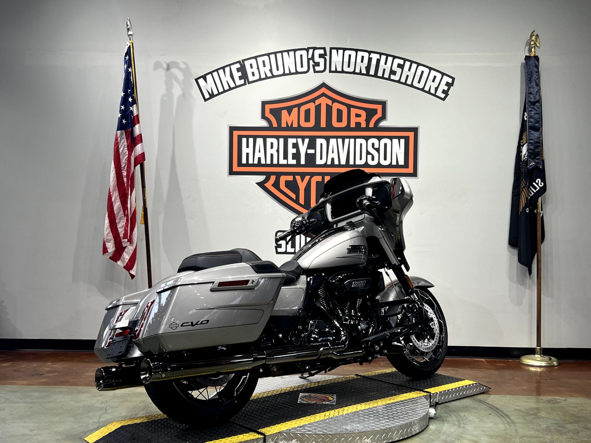 2023 Harley-Davidson CVO™ Street Glide® in Slidell, Louisiana - Photo 8