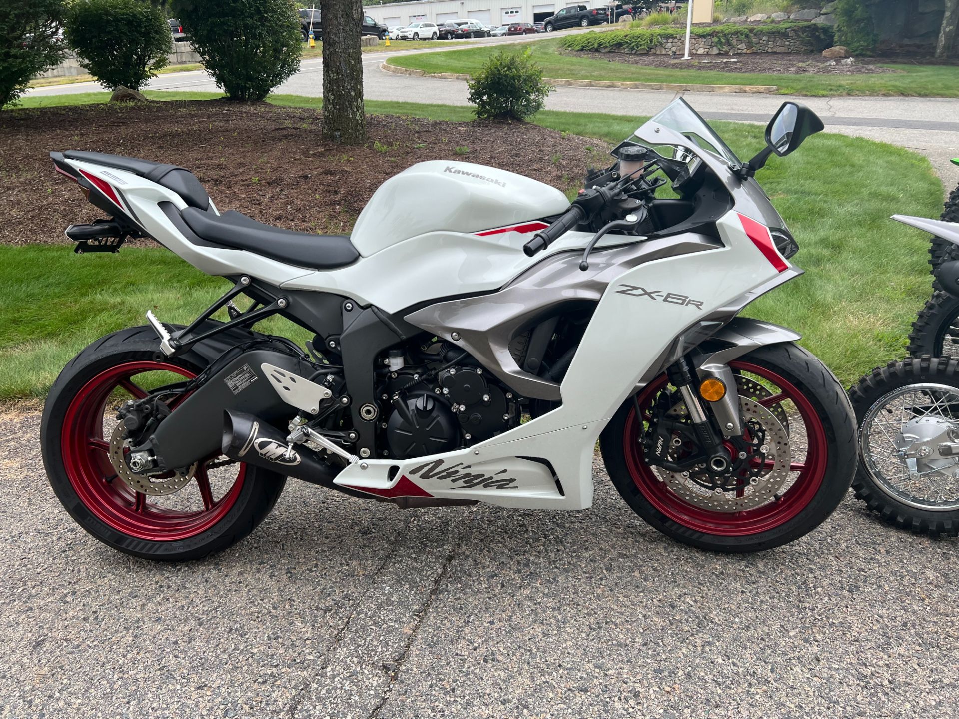 Used 2024 Kawasaki Ninja ZX-6R Pearl Robotic White