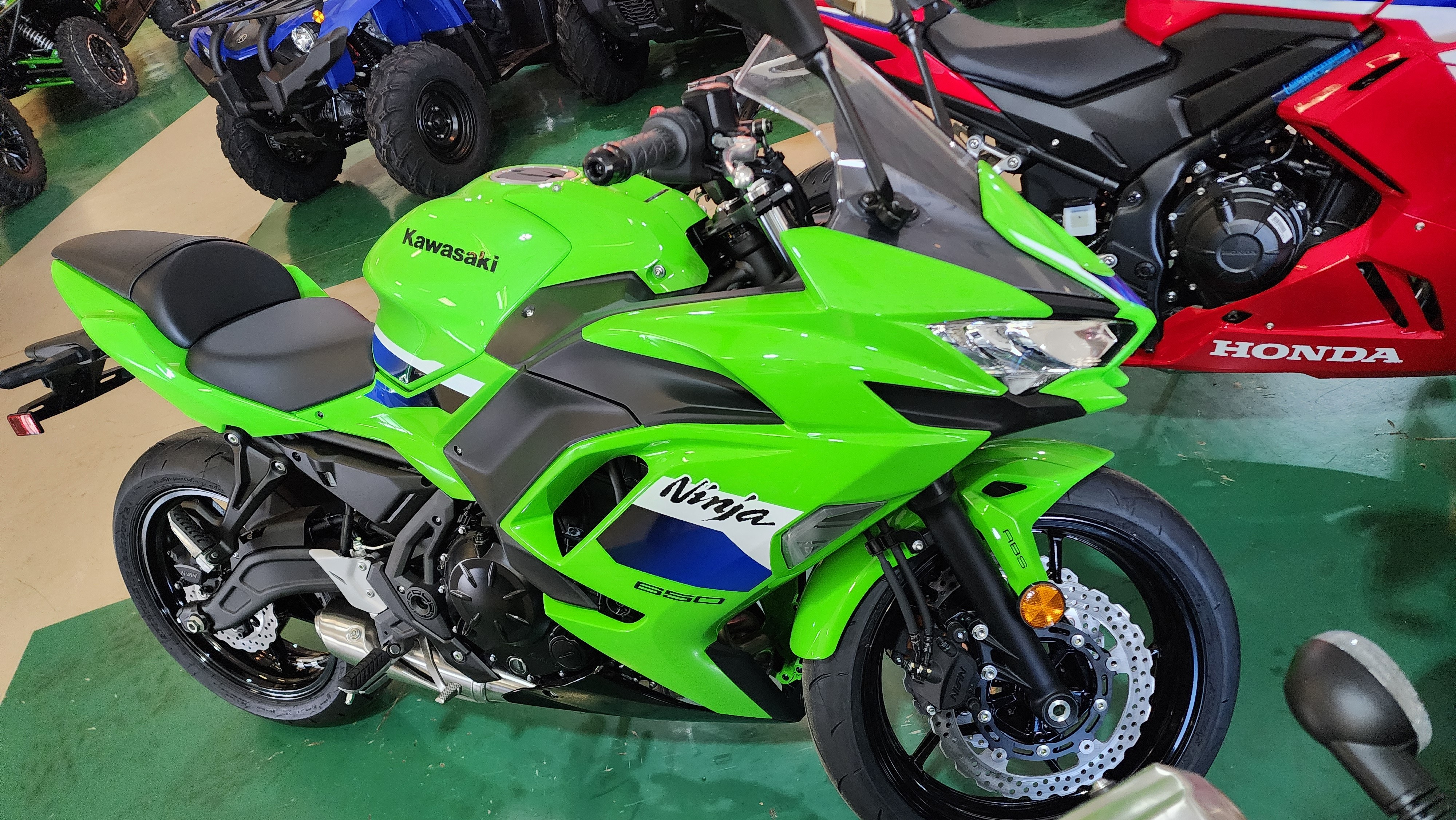 2026 Kawasaki Ninja® 650 ABS 1