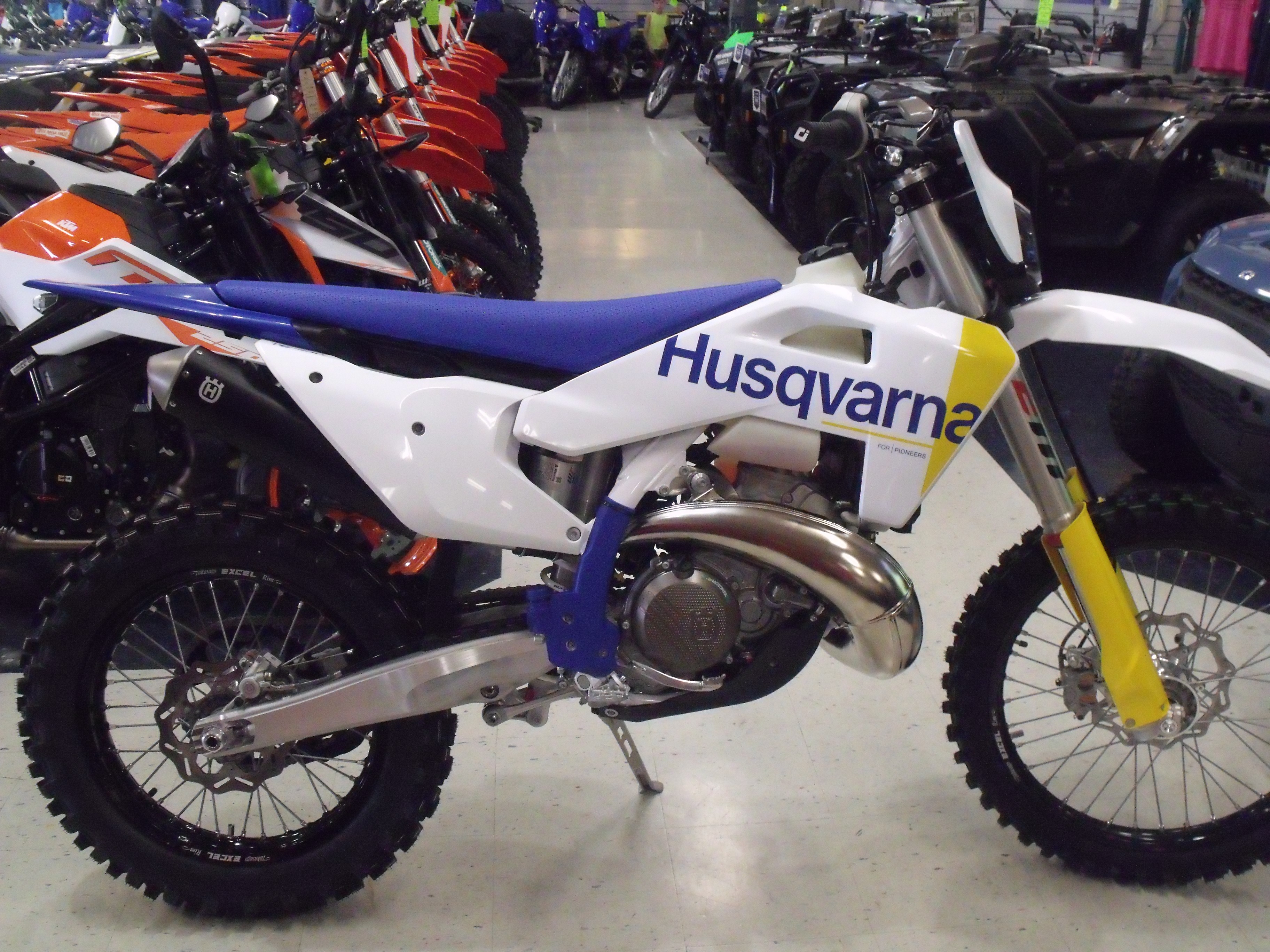 2027 Husqvarna TE 300 1