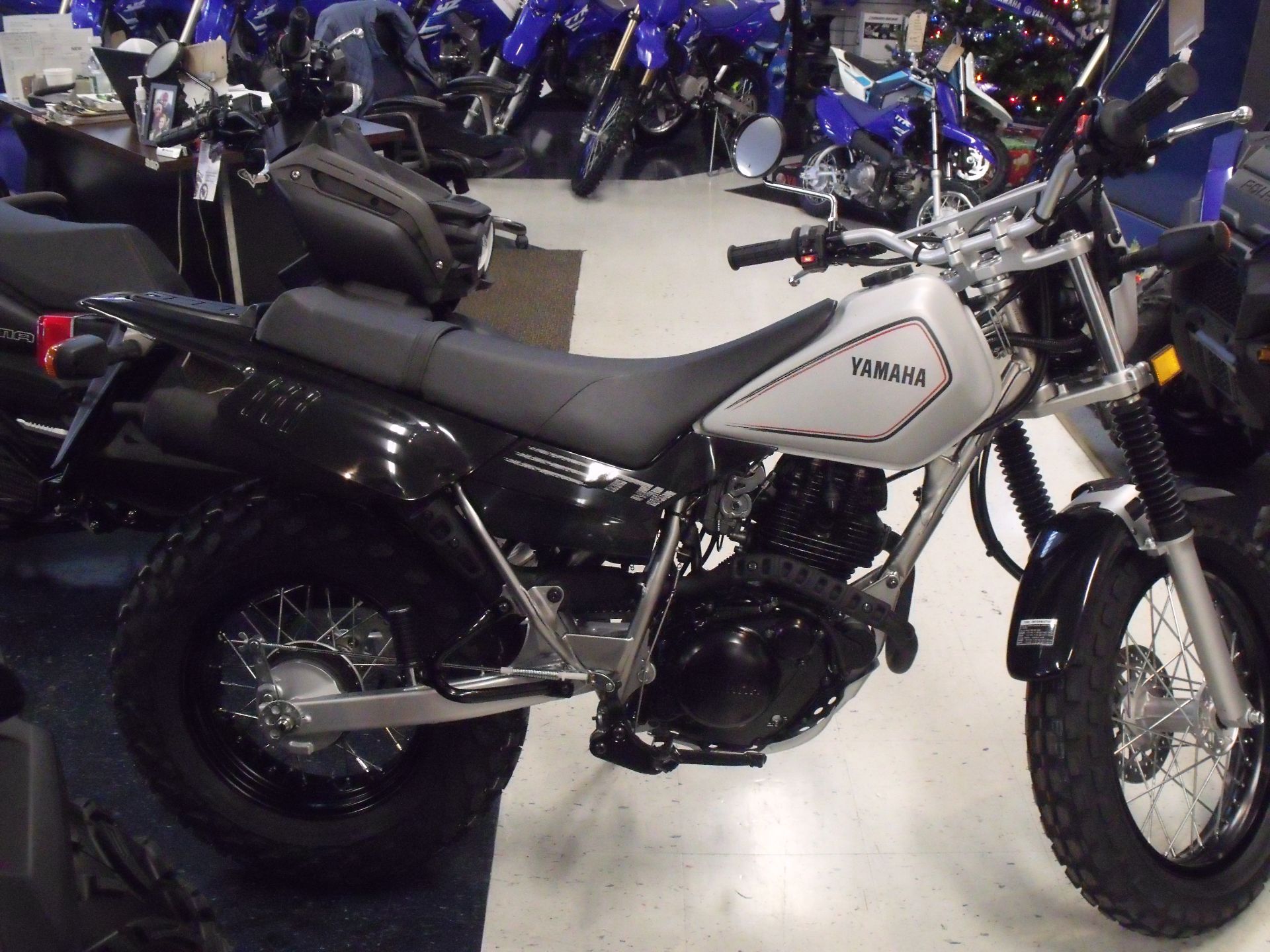 Yamaha TW200エンジン ヤマハ TW200 エンジン 実働 - メルカリ