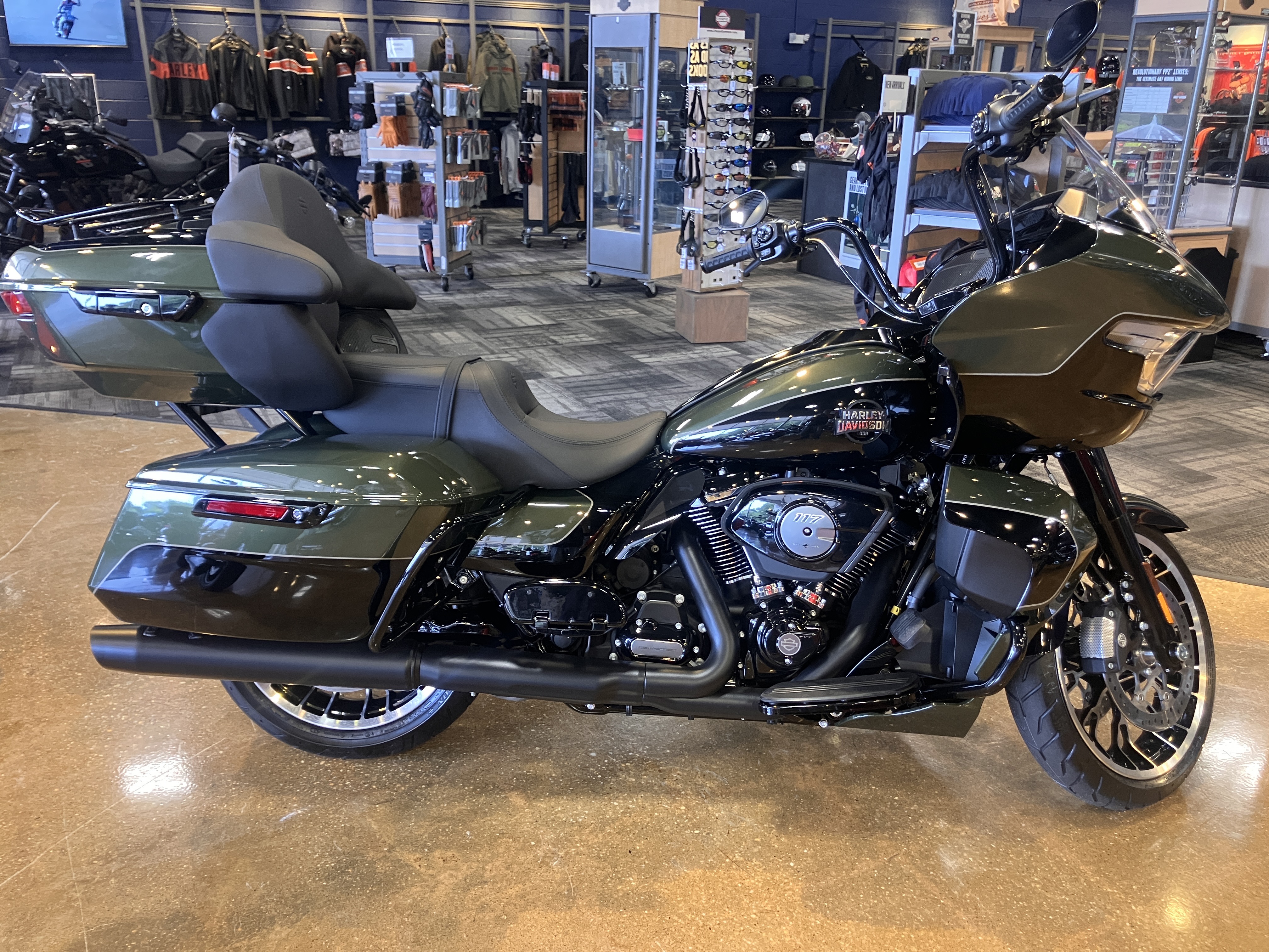 2026 Harley-Davidson Road Glide® Limited 1
