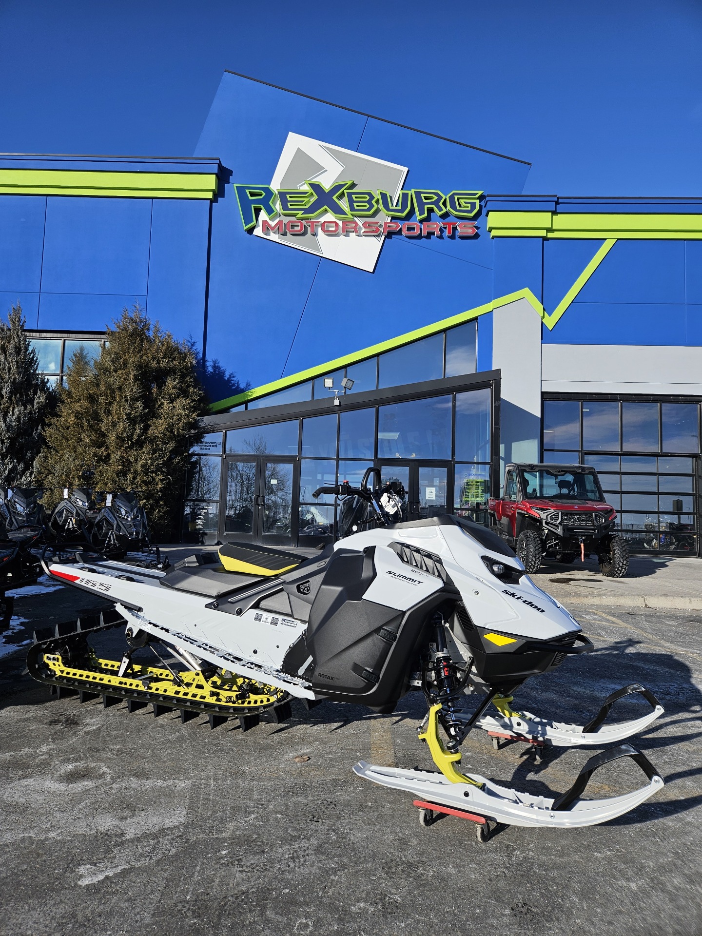 2025 Ski-Doo Summit Adrenaline w/ Edge Package 165 850 E-TEC SHOT PowderMax X-Light 3.0 w/ FlexEdge in Rexburg, Idaho - Photo 2