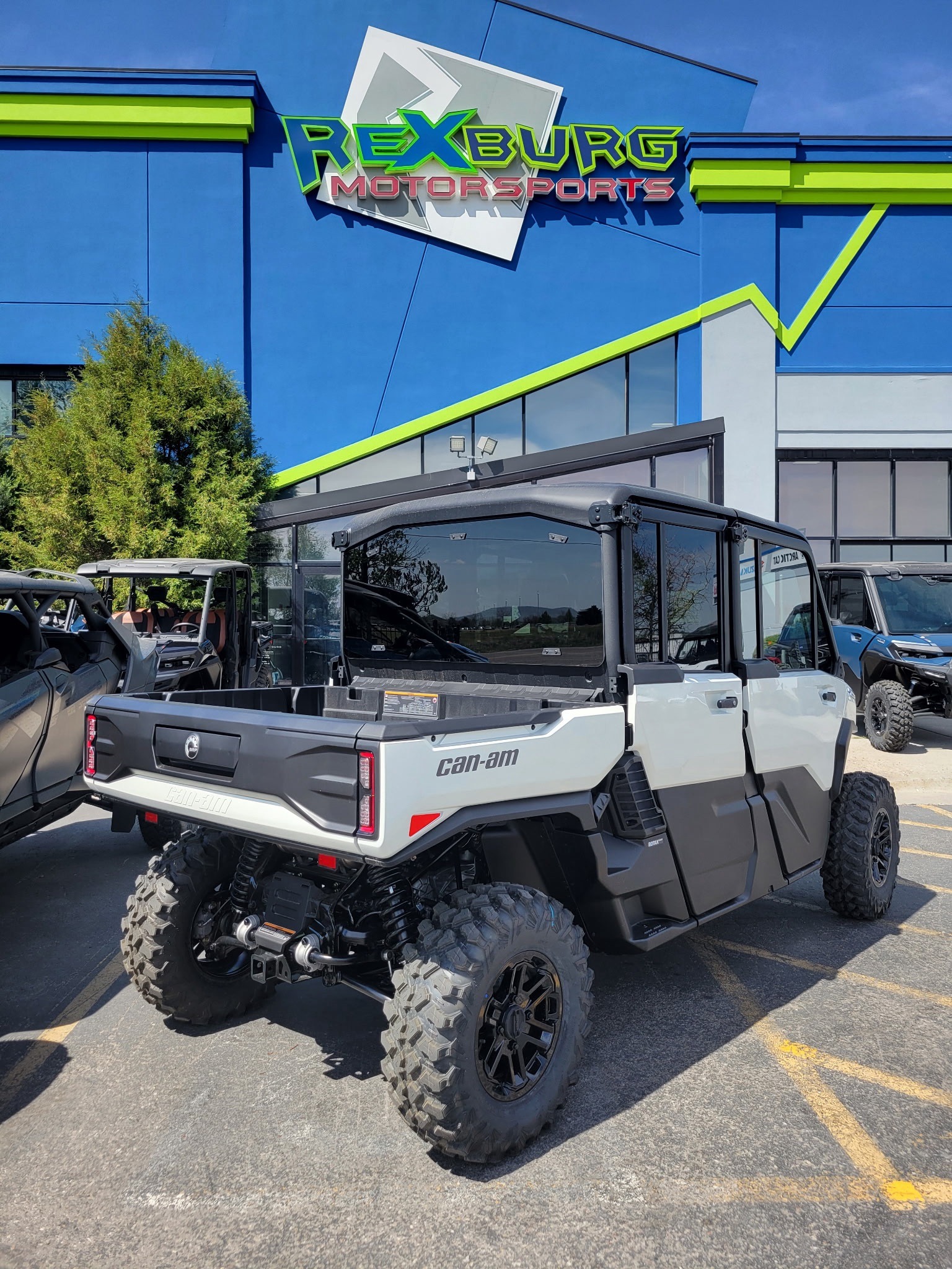 2026 Can-Am™ Defender MAX Limited HD11 3