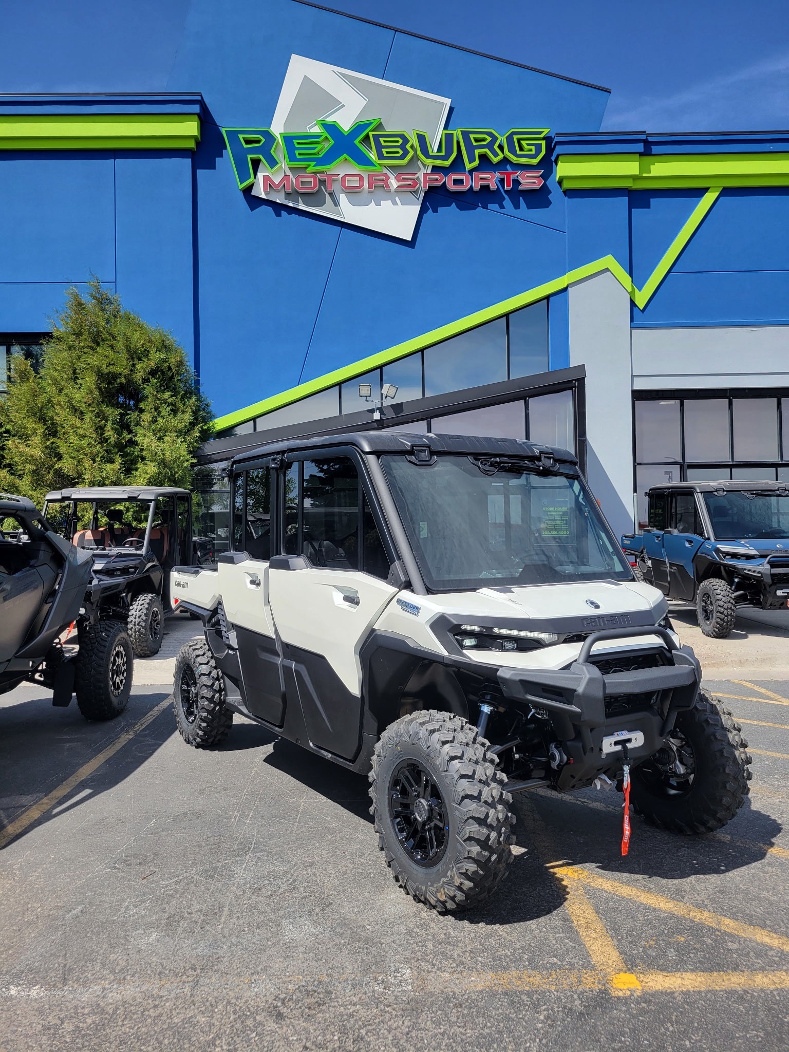 2026 Can-Am™ Defender MAX Limited HD11 4
