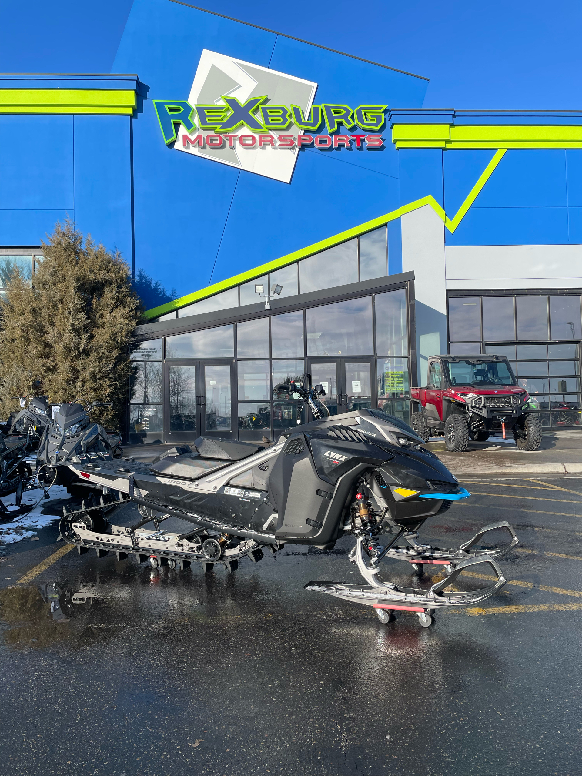 2024 LYNX Shredder RE 3900 850 E-TEC Turbo R PowderMax X-Light 3.0 SHOT in Rexburg, Idaho - Photo 2