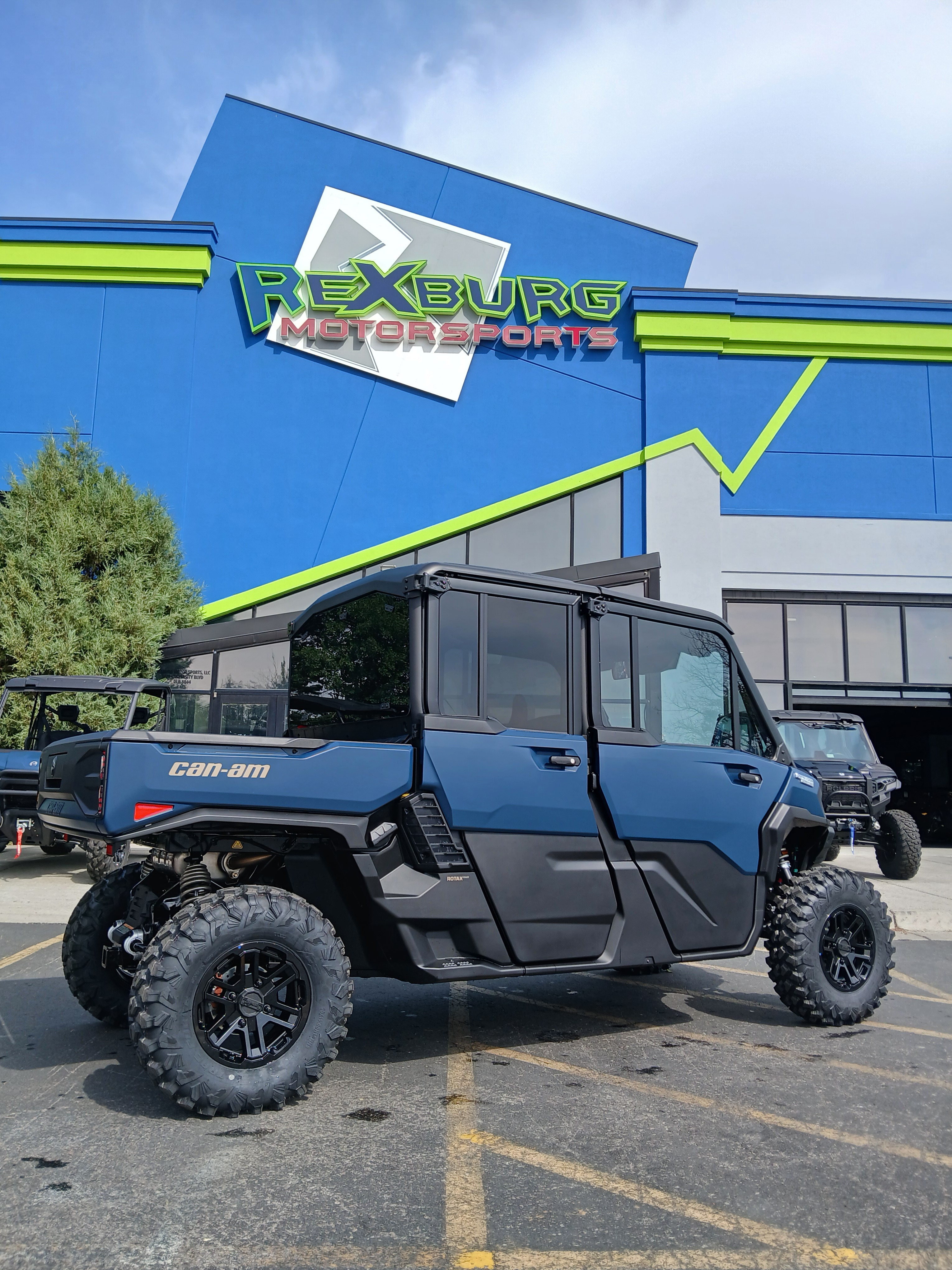2026 Can-Am™ Defender MAX Limited HD11 3