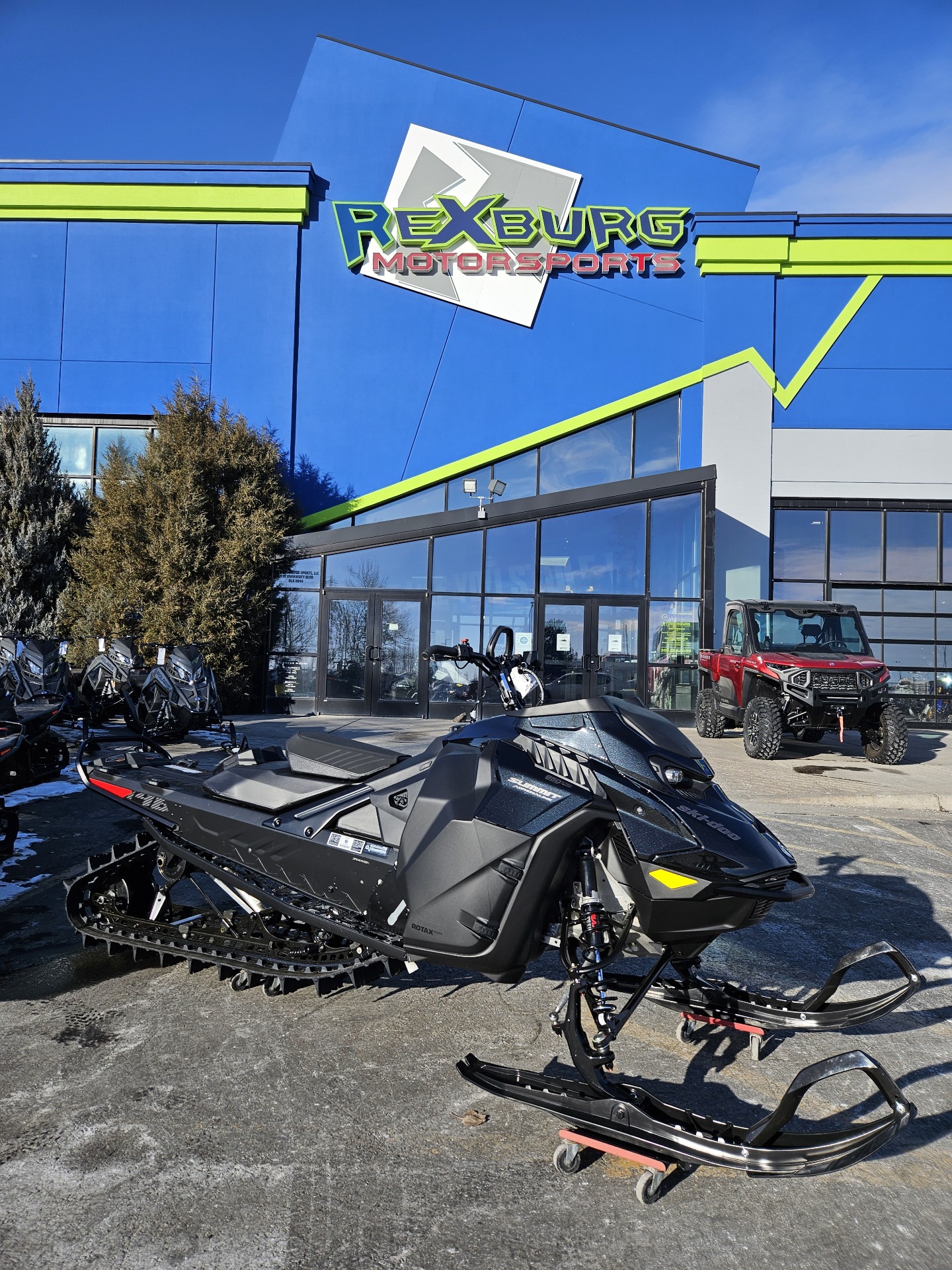 2025 Ski-Doo Summit Adrenaline w/ Edge Package 146 850 E-TEC SHOT PowderMax 2.5 w/ FlexEdge in Rexburg, Idaho - Photo 2