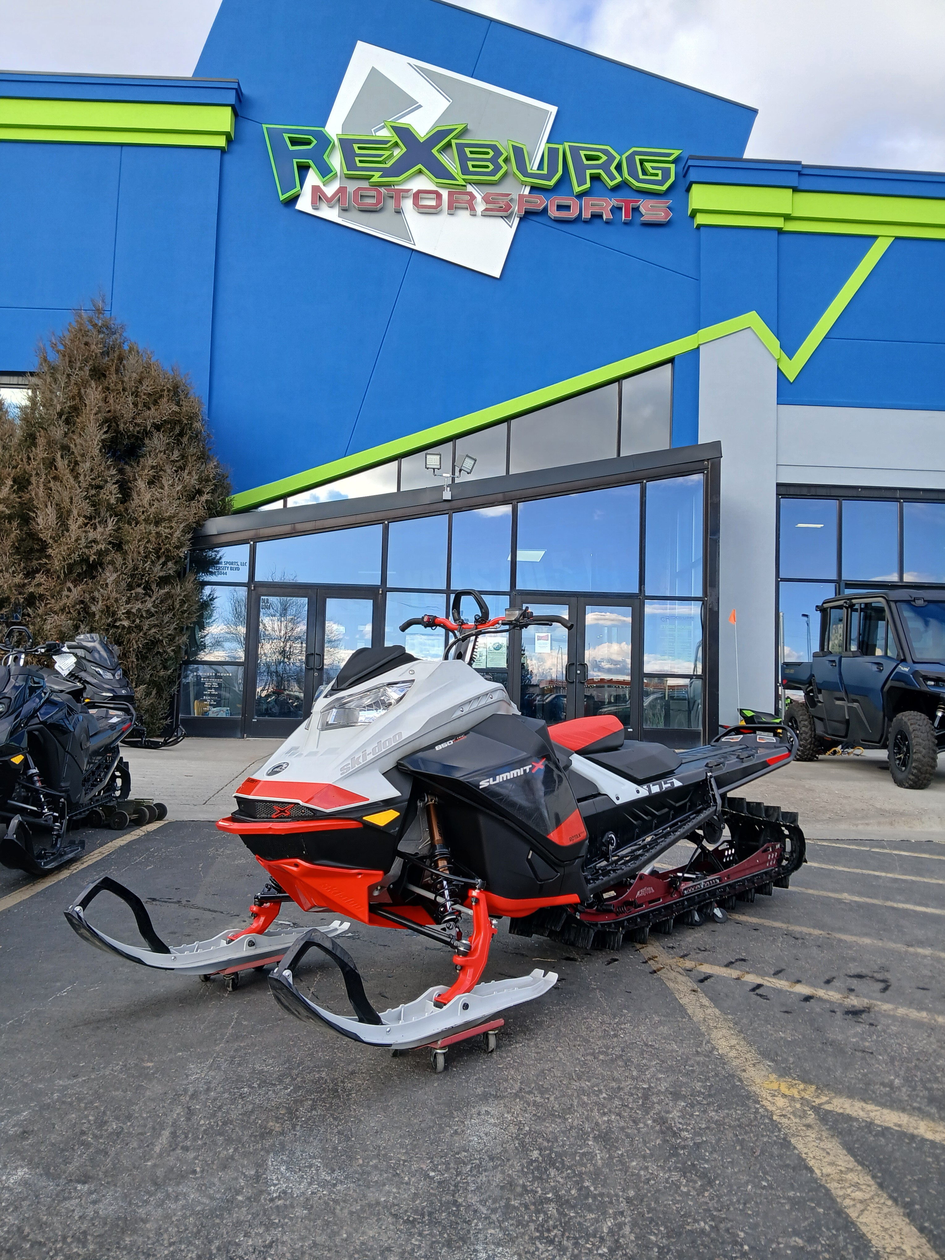 Used 2021 Ski-Doo Summit X Expert 175 850 E-TEC Turbo SHOT Used 2021 Ski-Doo Summit X Expert 175 850 E-TEC Turbo SHOT