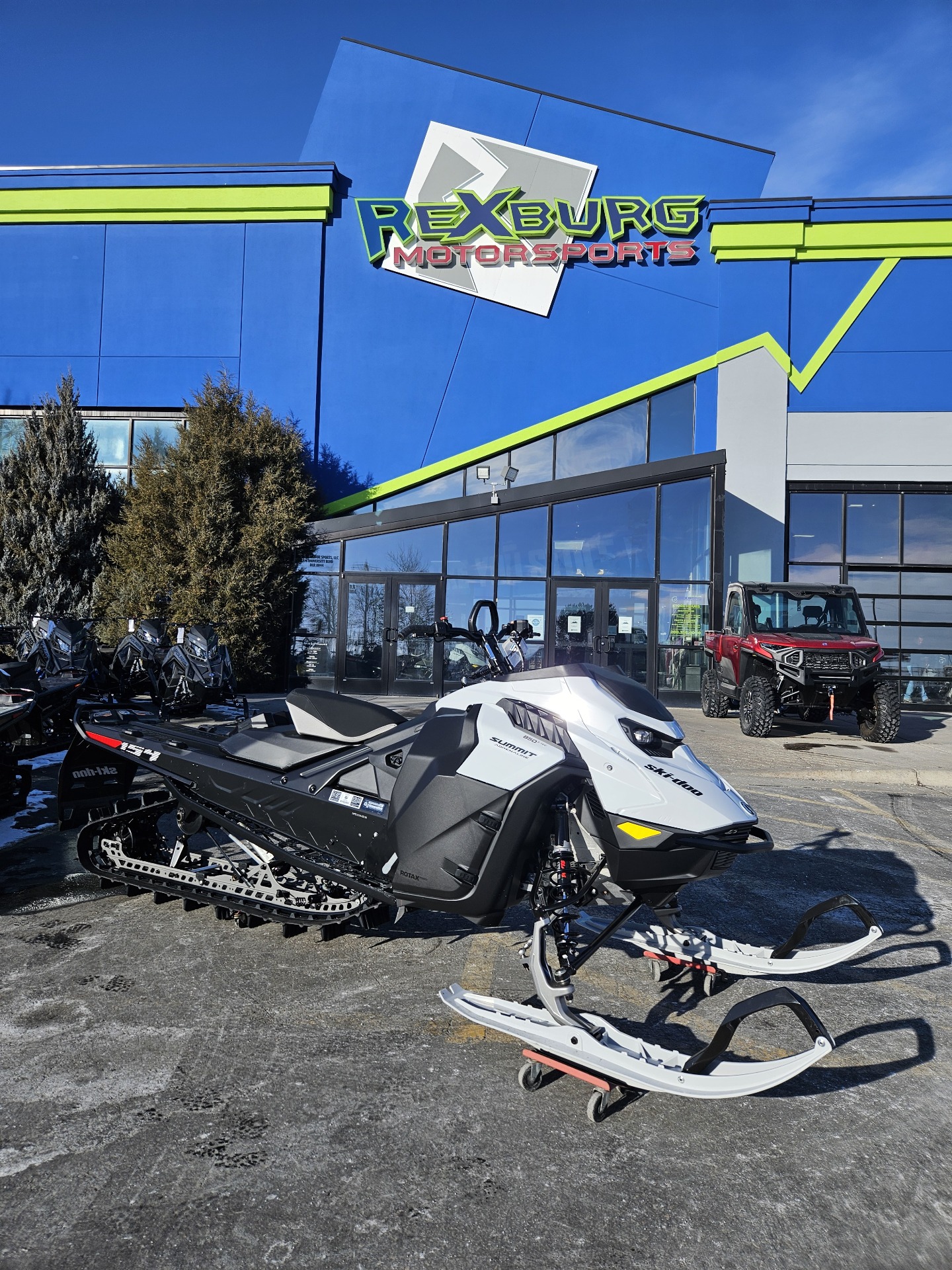 2025 Ski-Doo Summit Adrenaline 154 850 E-TEC SHOT PowderMax Light 2.5 w/ FlexEdge in Rexburg, Idaho - Photo 2