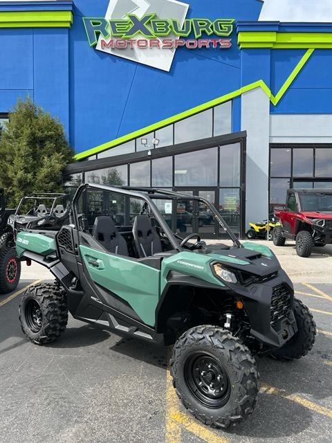 2026 Can-Am™ Commander DPS 700 4