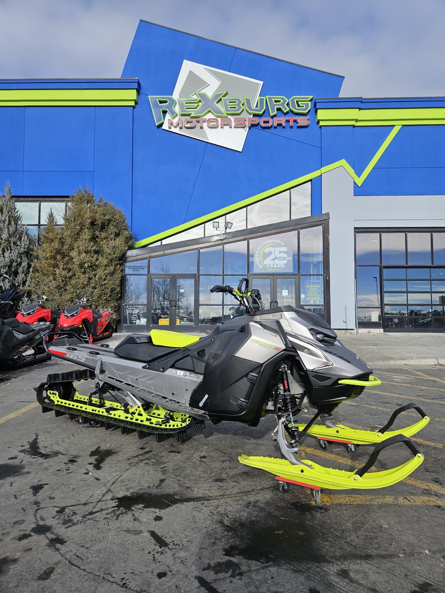 2023 Ski-Doo Summit X Expert 165 850 E-TEC Turbo R SHOT PowderMax X-Light 3.0 w/ 10.25 in. Touchscreen HAC in Rexburg, Idaho - Photo 2