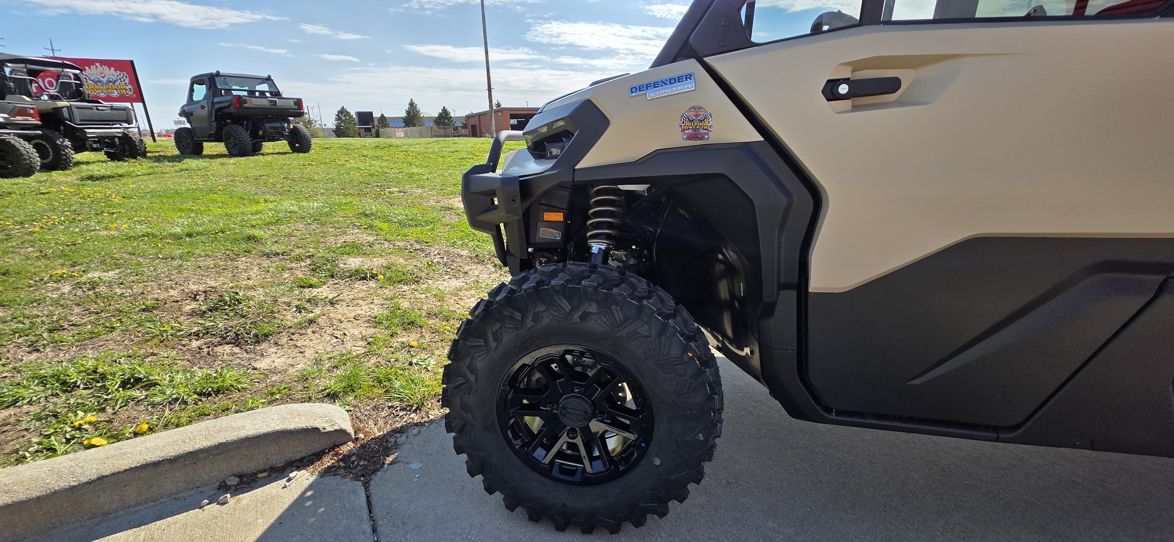 2026 Can-Am™ Defender MAX Limited HD11 8