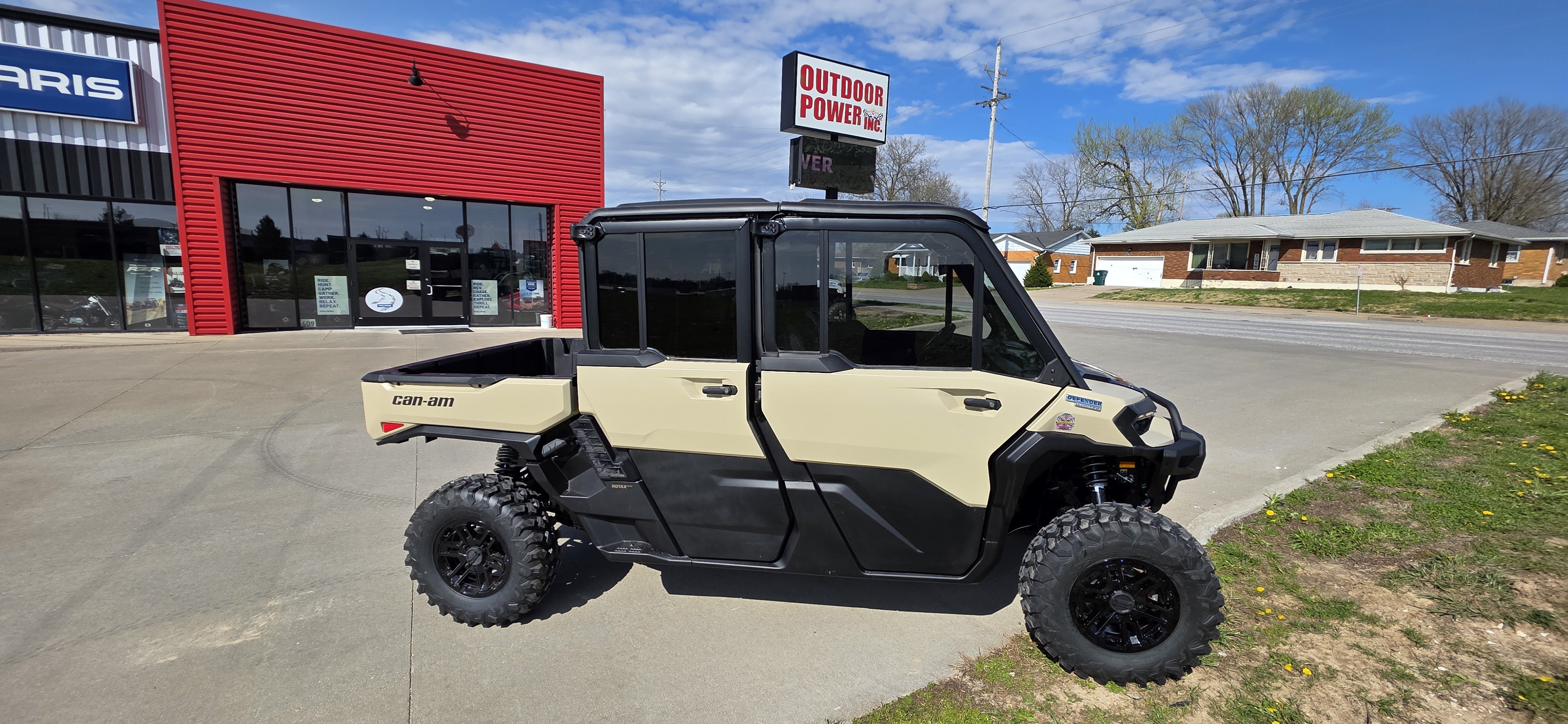 2026 Can-Am™ Defender MAX Limited HD11 3