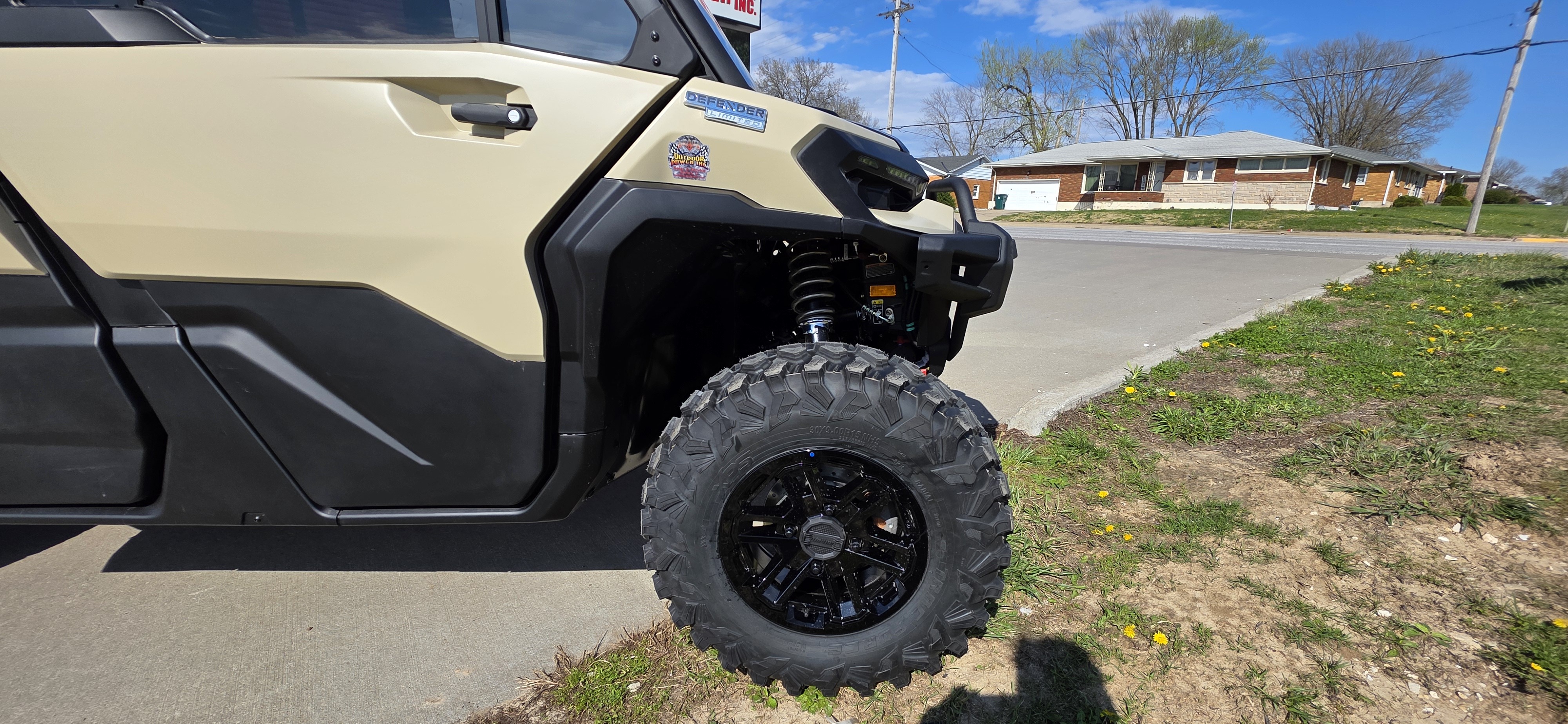 2026 Can-Am™ Defender MAX Limited HD11 4