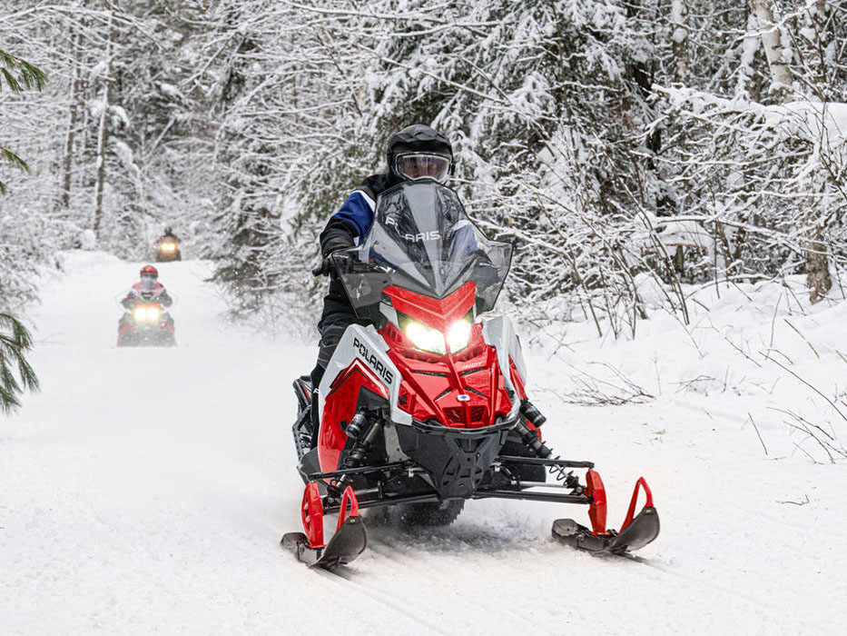 2027 Polaris 650 INDY Adventure 137 Indy Red 1.35 ES 11