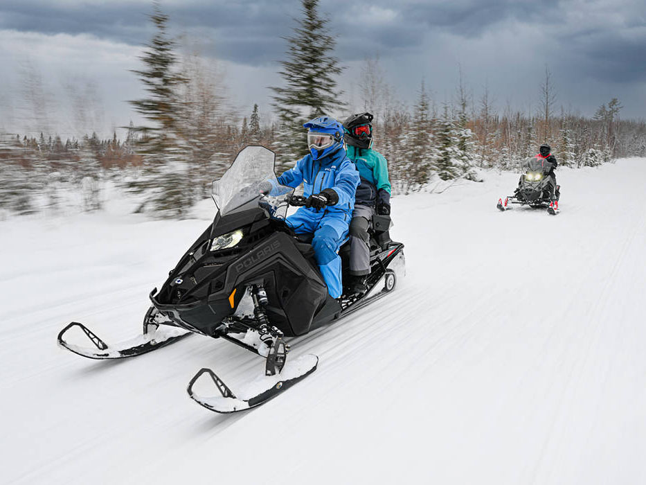 2027 Polaris 650 INDY Adventure 137 Indy Red 1.35 ES 12