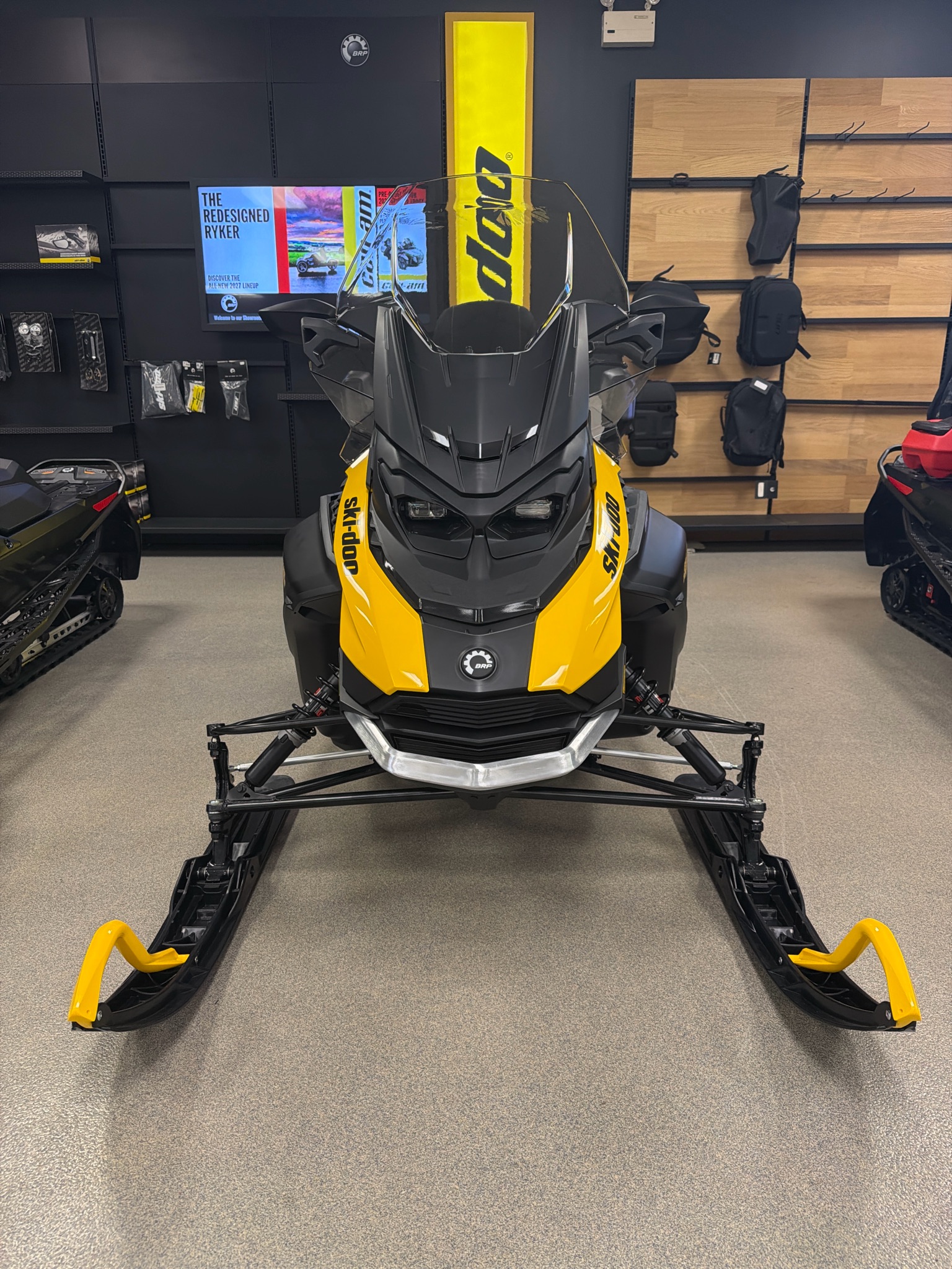 2027 Ski-Doo Grand Touring Sport 900 ACE ES Silent Ripsaw 2