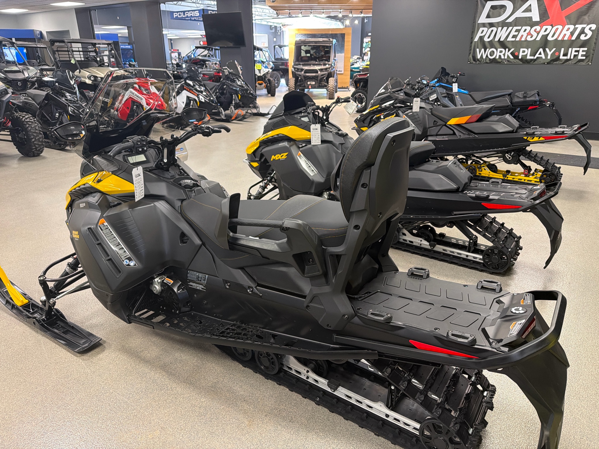 2027 Ski-Doo Grand Touring Sport 900 ACE ES Silent Ripsaw 3