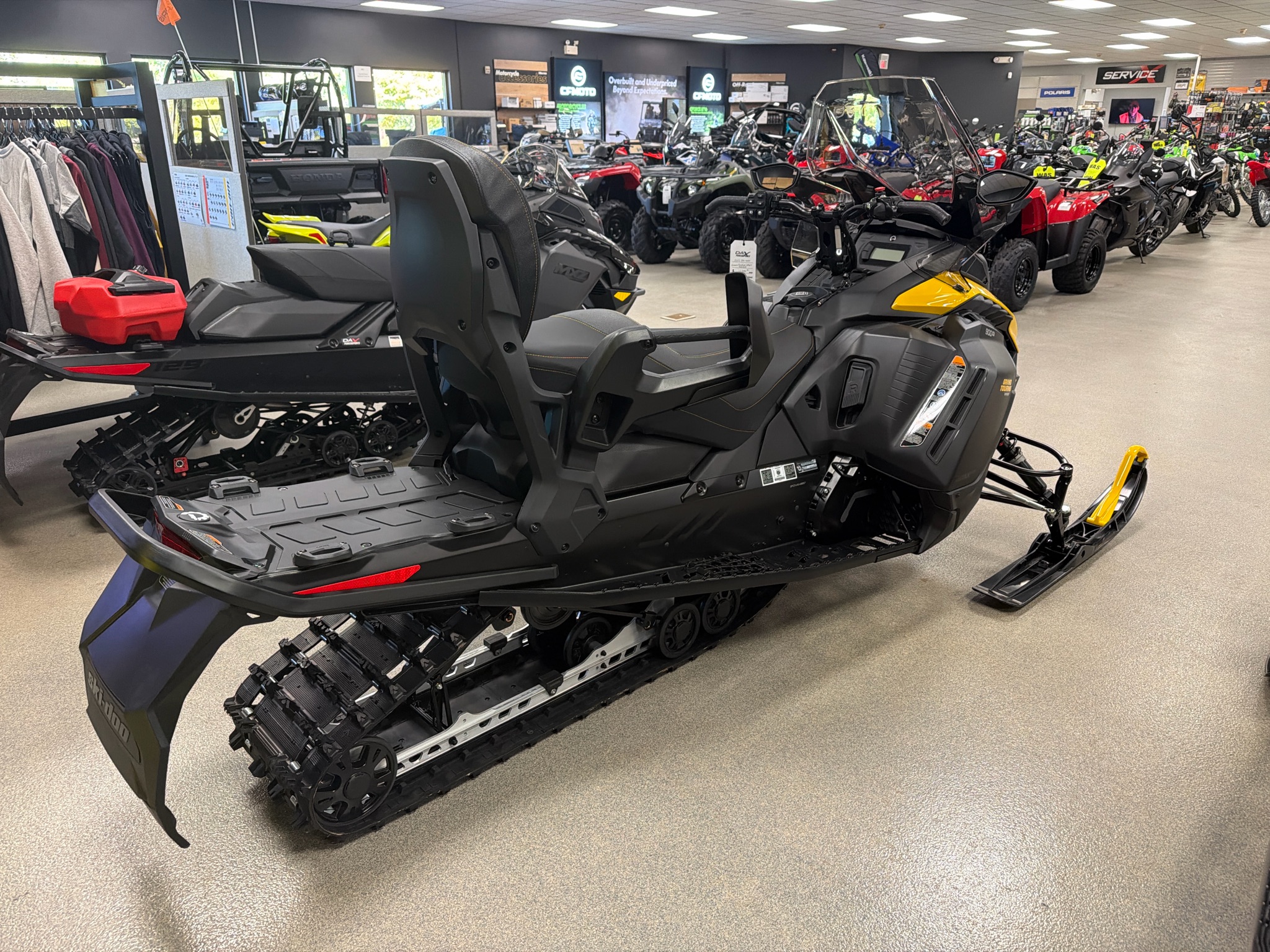 2027 Ski-Doo Grand Touring Sport 900 ACE ES Silent Ripsaw 5
