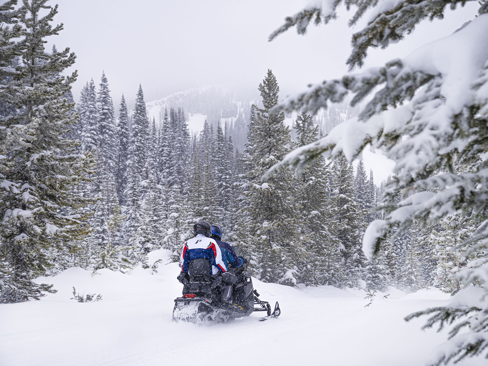 2025 Polaris ProStar S4 INDY Adventure 137 SC ES 5