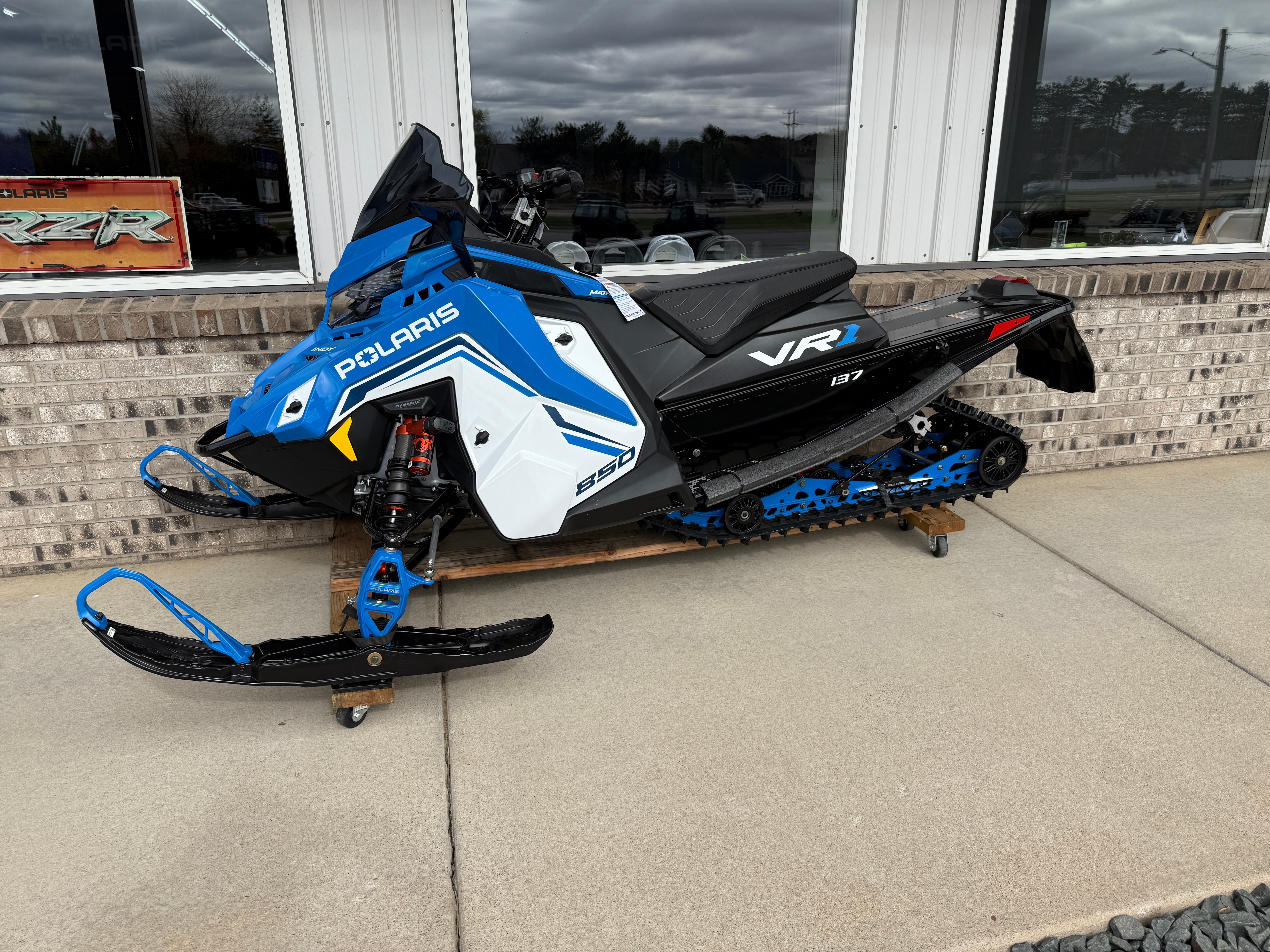 New 2027 Polaris 850 INDY VR1 137 Dynamix SC ES Snowmobiles in