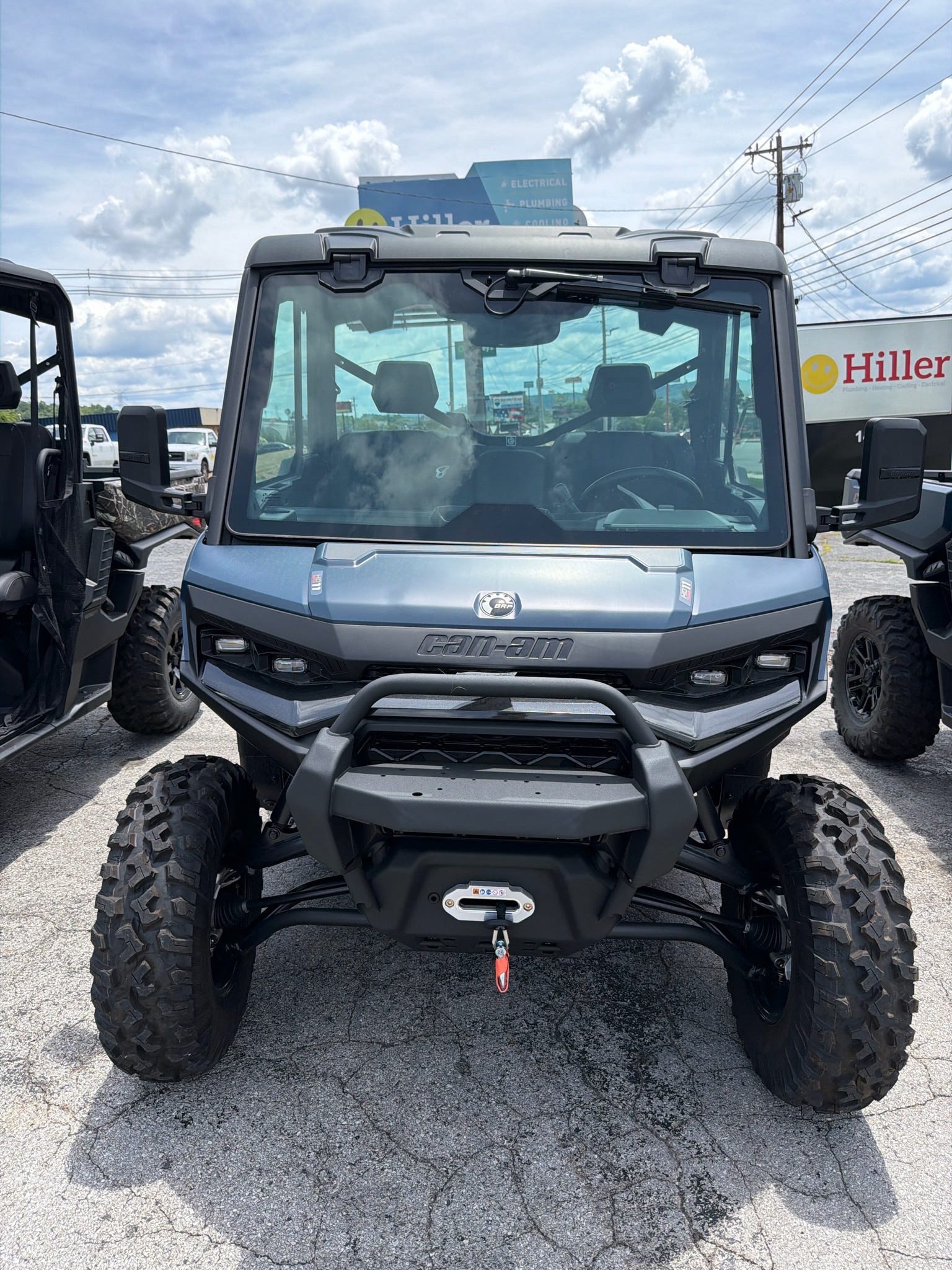 2026 Can-Am Defender XT CAB HD11