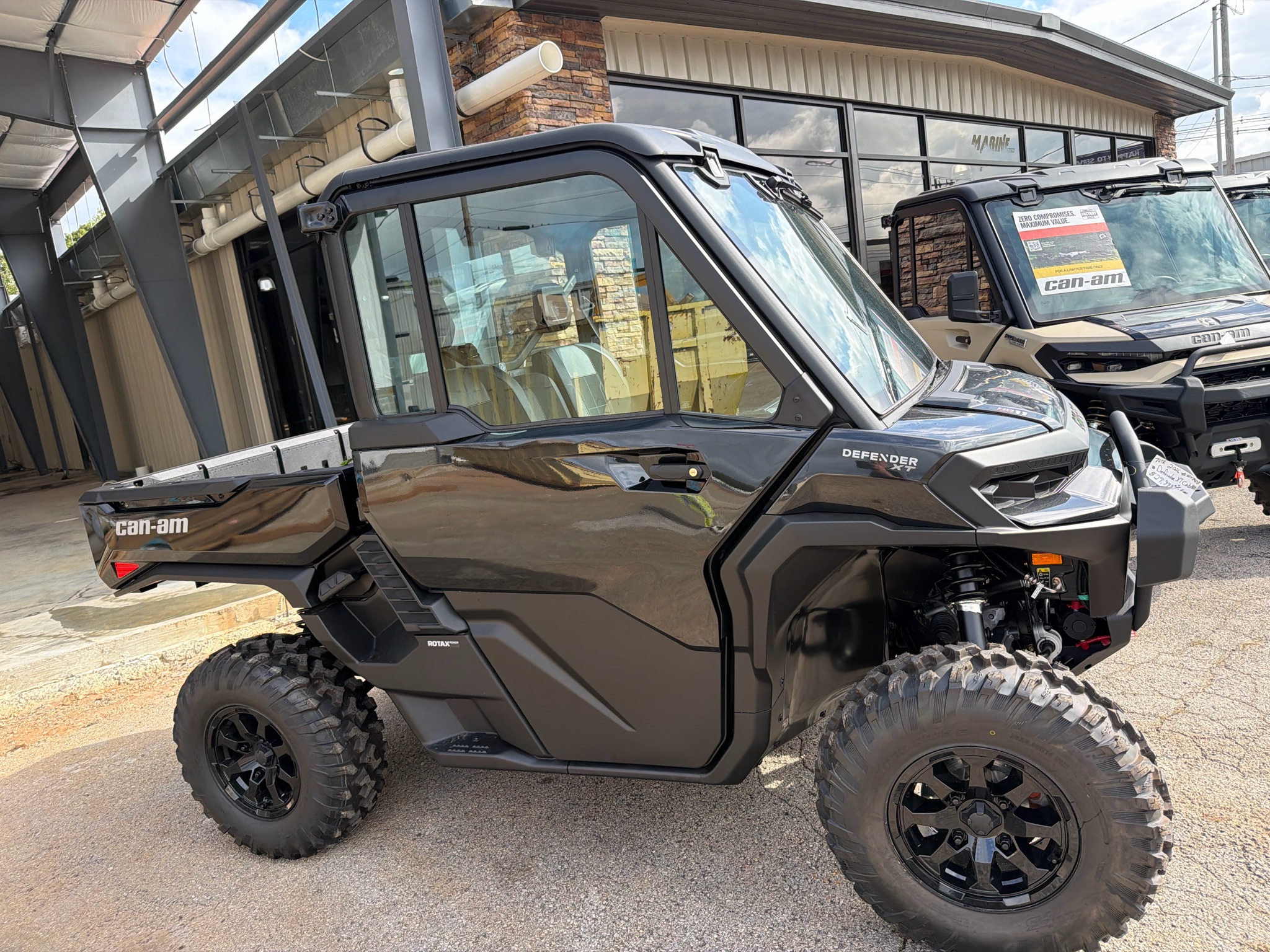 2026 Can-Am™ Defender XT CAB HD11 1