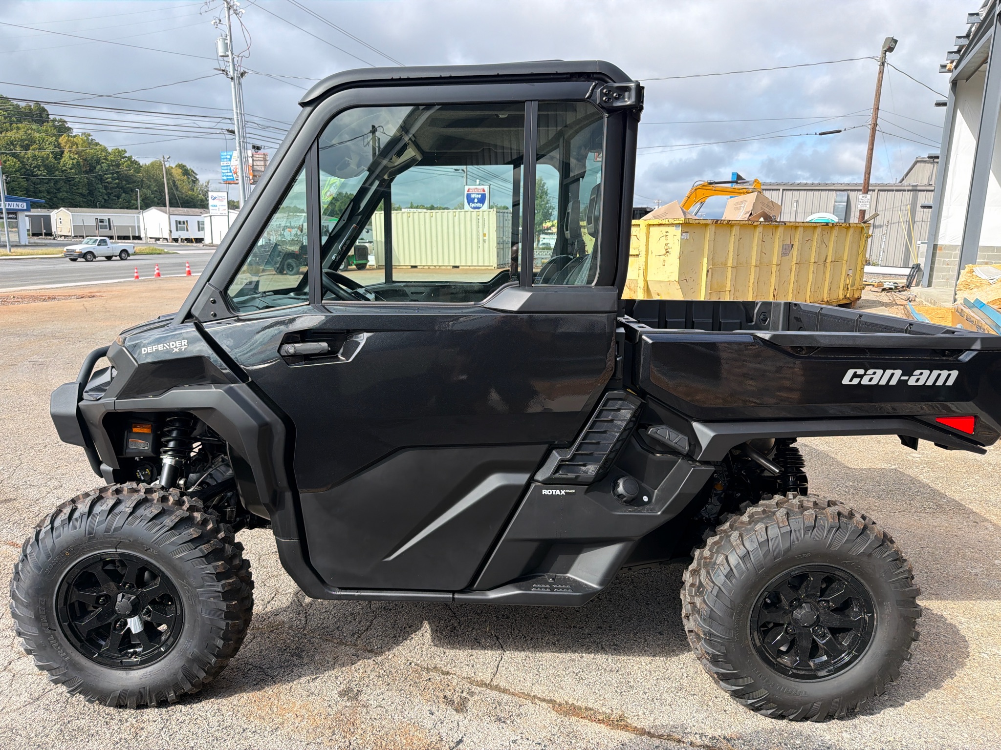 2026 Can-Am™ Defender XT CAB HD11 3