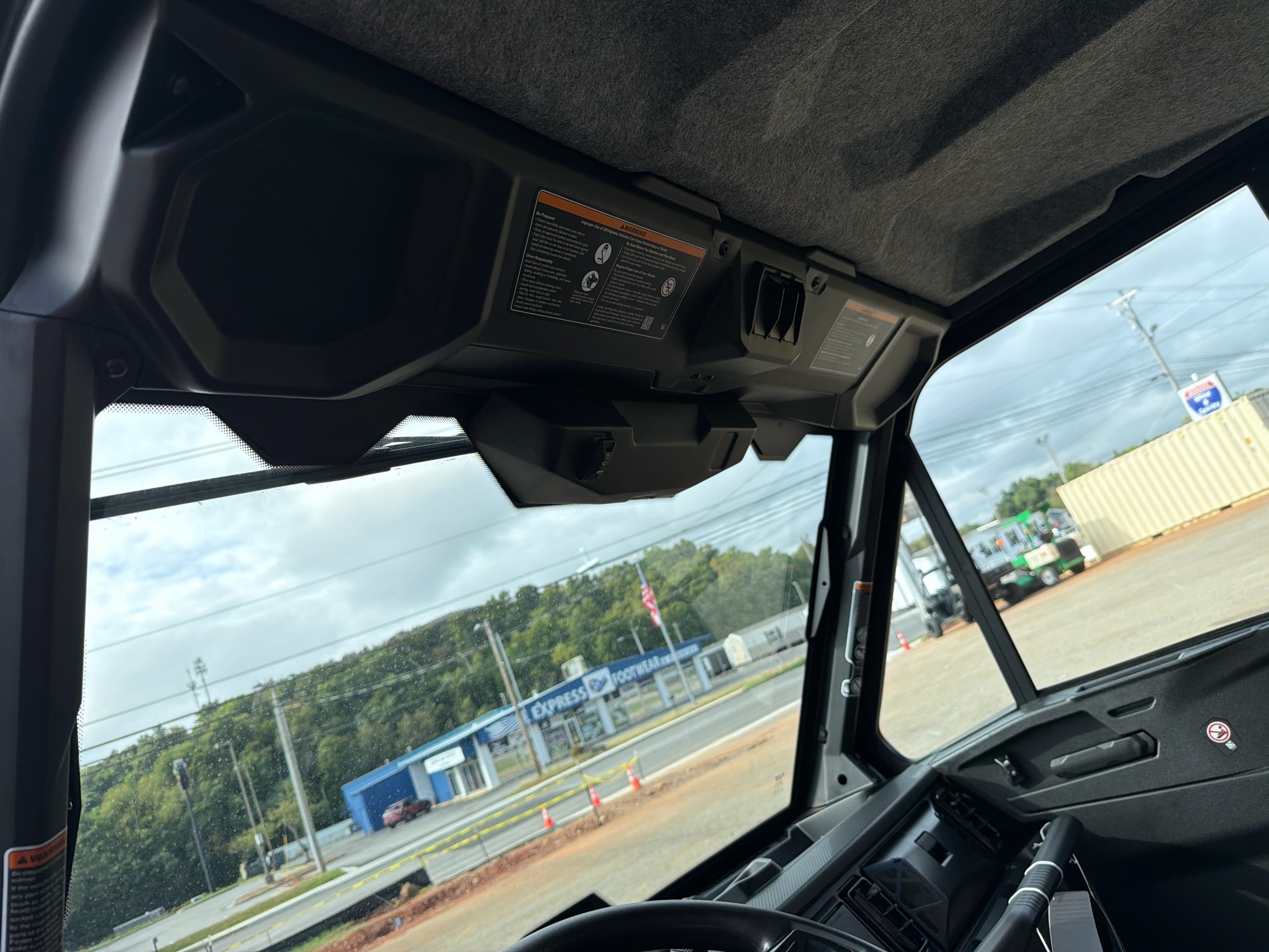 2026 Can-Am™ Defender XT CAB HD11 6