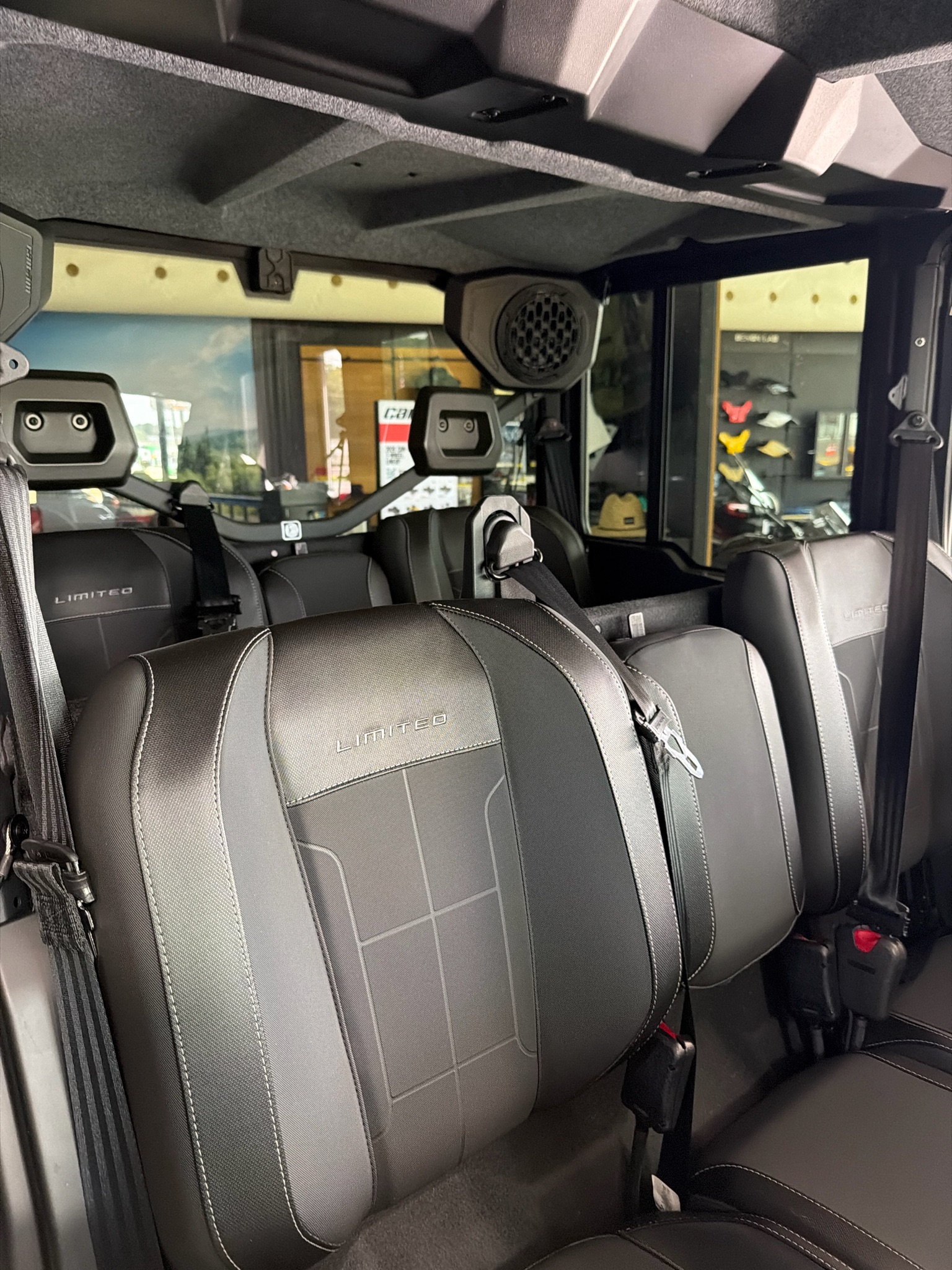 2027 Can-Am™ Defender MAX Limited HD11 5