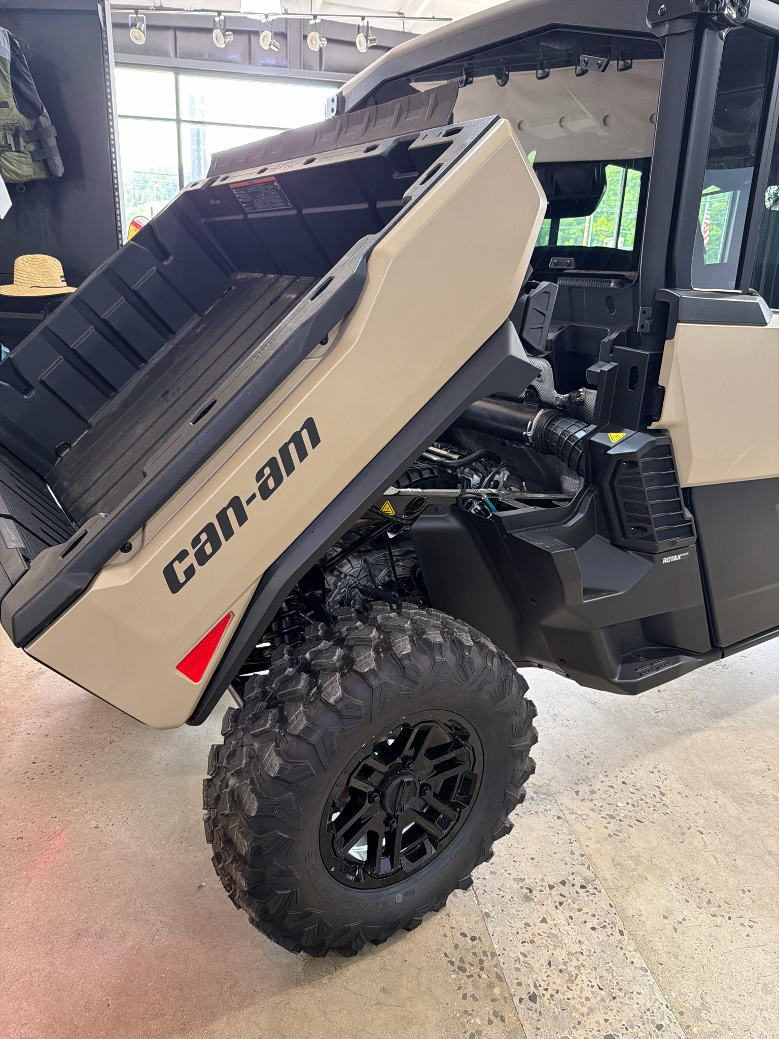 2027 Can-Am™ Defender MAX Limited HD11 8