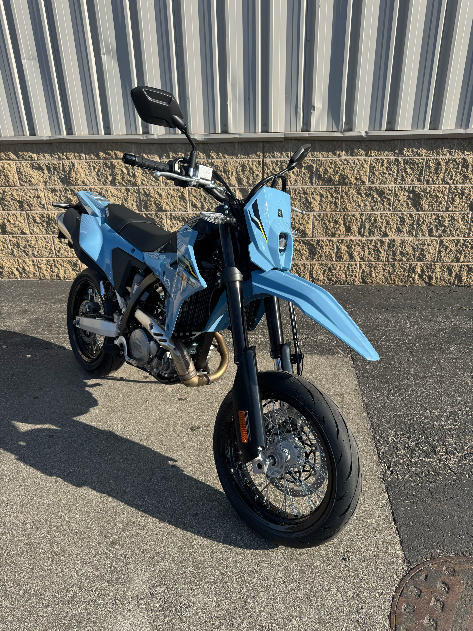 New 2025 Suzuki DR-Z4SM, De Pere WI | Specs, Price, Photos | Sky