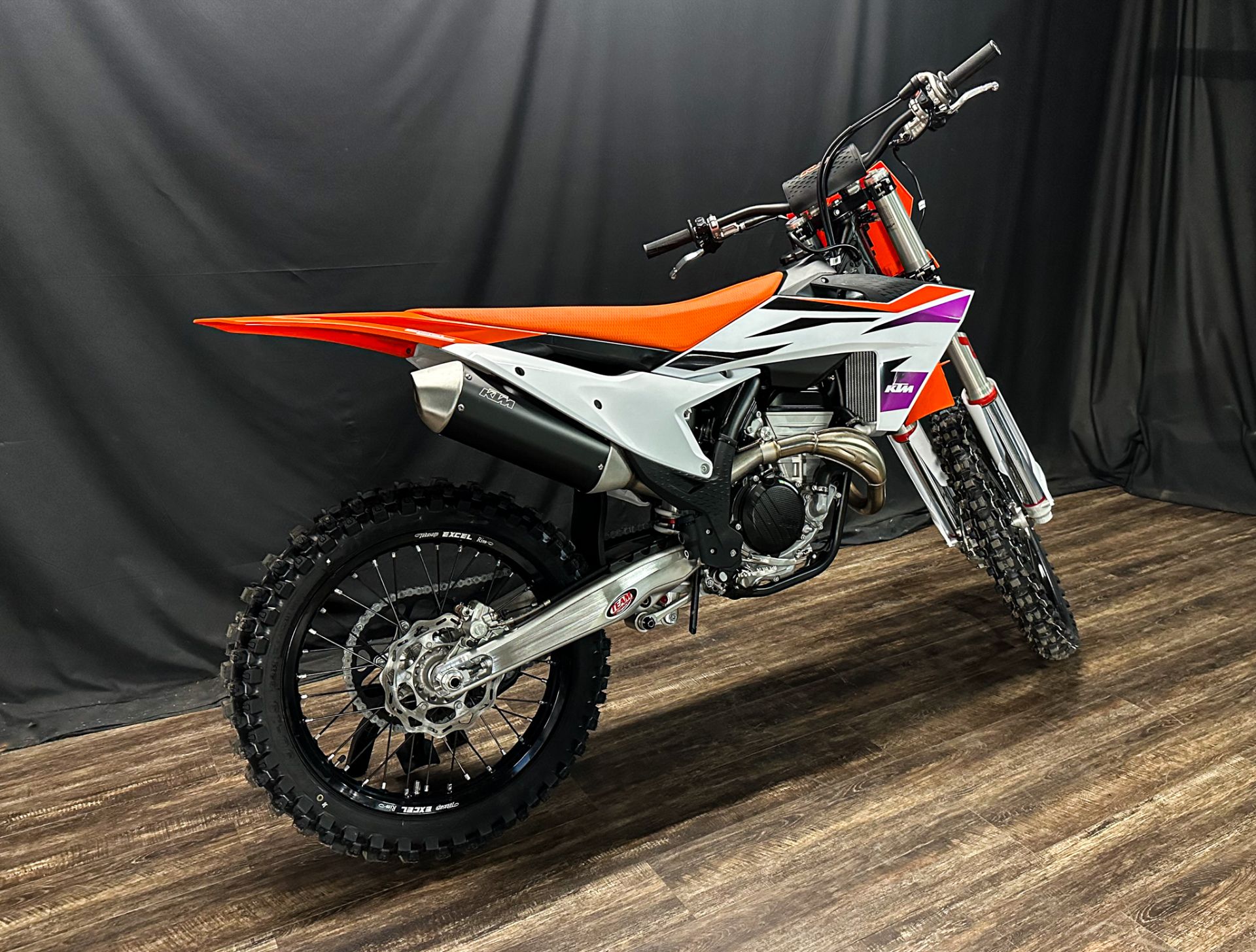 New 2024 KTM 250 XC-F, De Pere WI | Specs, Price, Photos | Orange