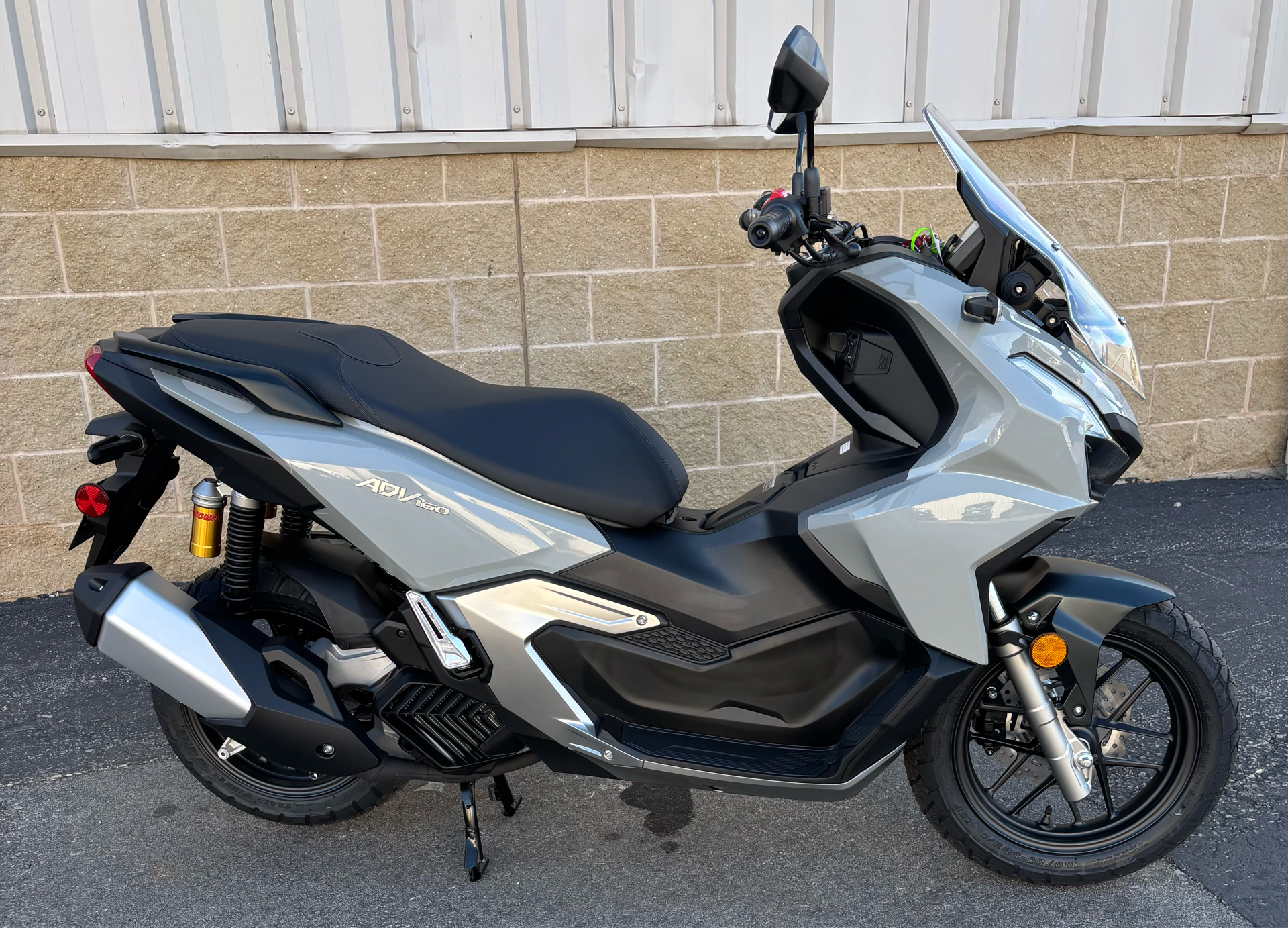 New 2026 Honda ADV160, De Pere WI | Specs, Price, Photos | Pearl