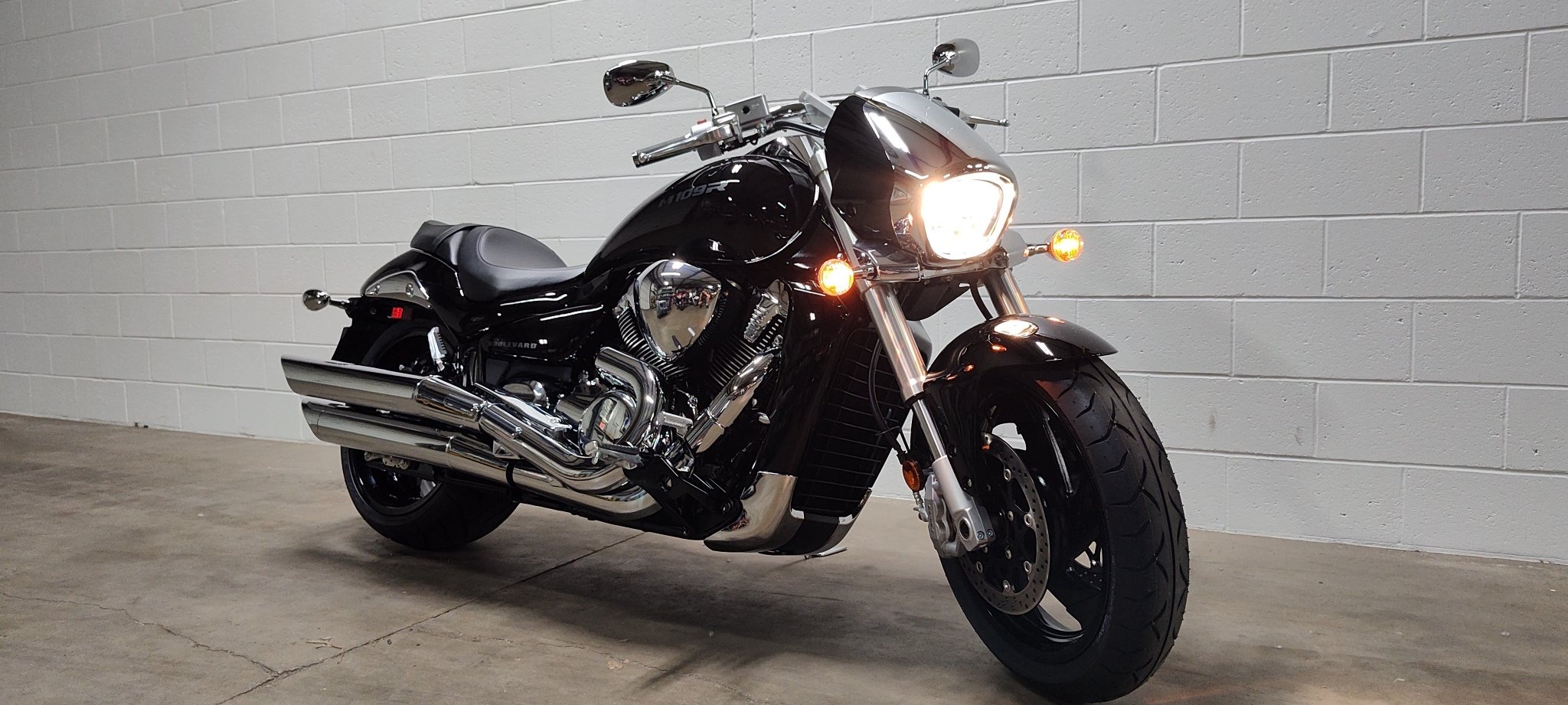 2025 Suzuki Boulevard M109R 1