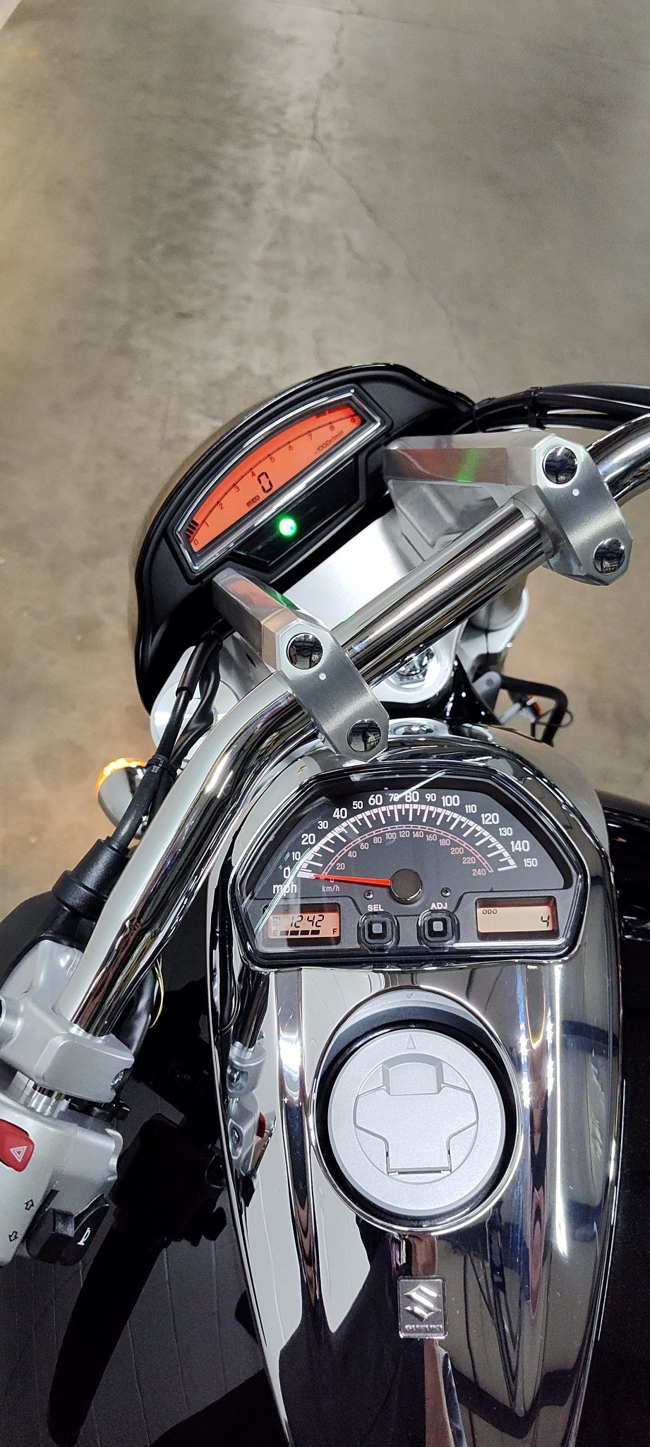 2025 Suzuki Boulevard M109R 4