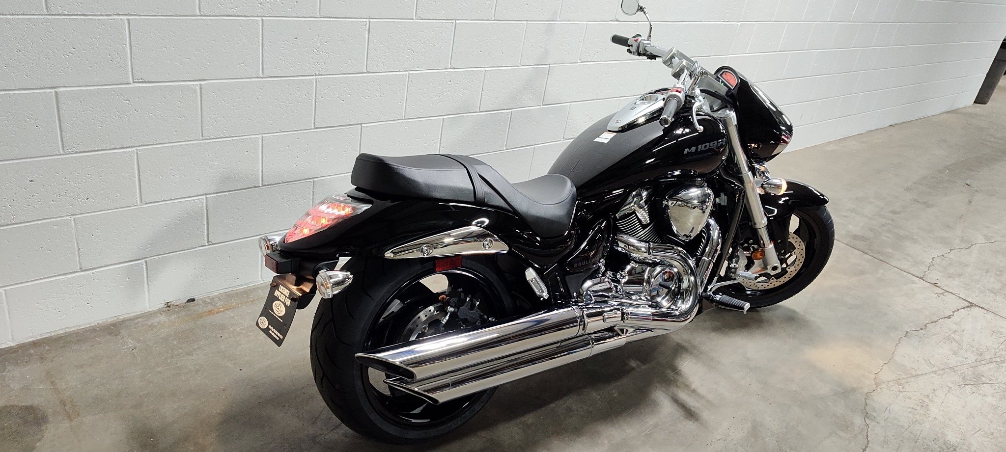 2025 Suzuki Boulevard M109R 3