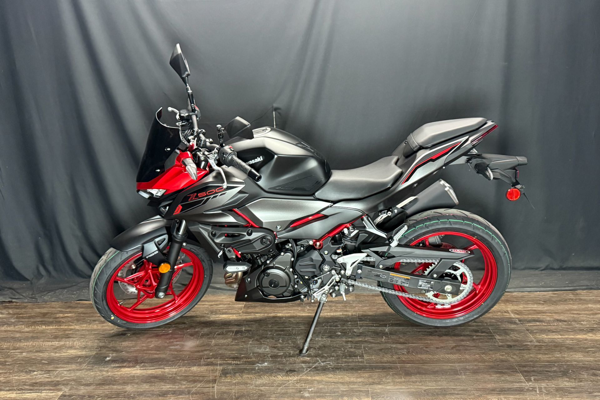 Akipiページ New 2023 Kawasaki Z650 ABS Metallic Matte Graphenesteel Gray
