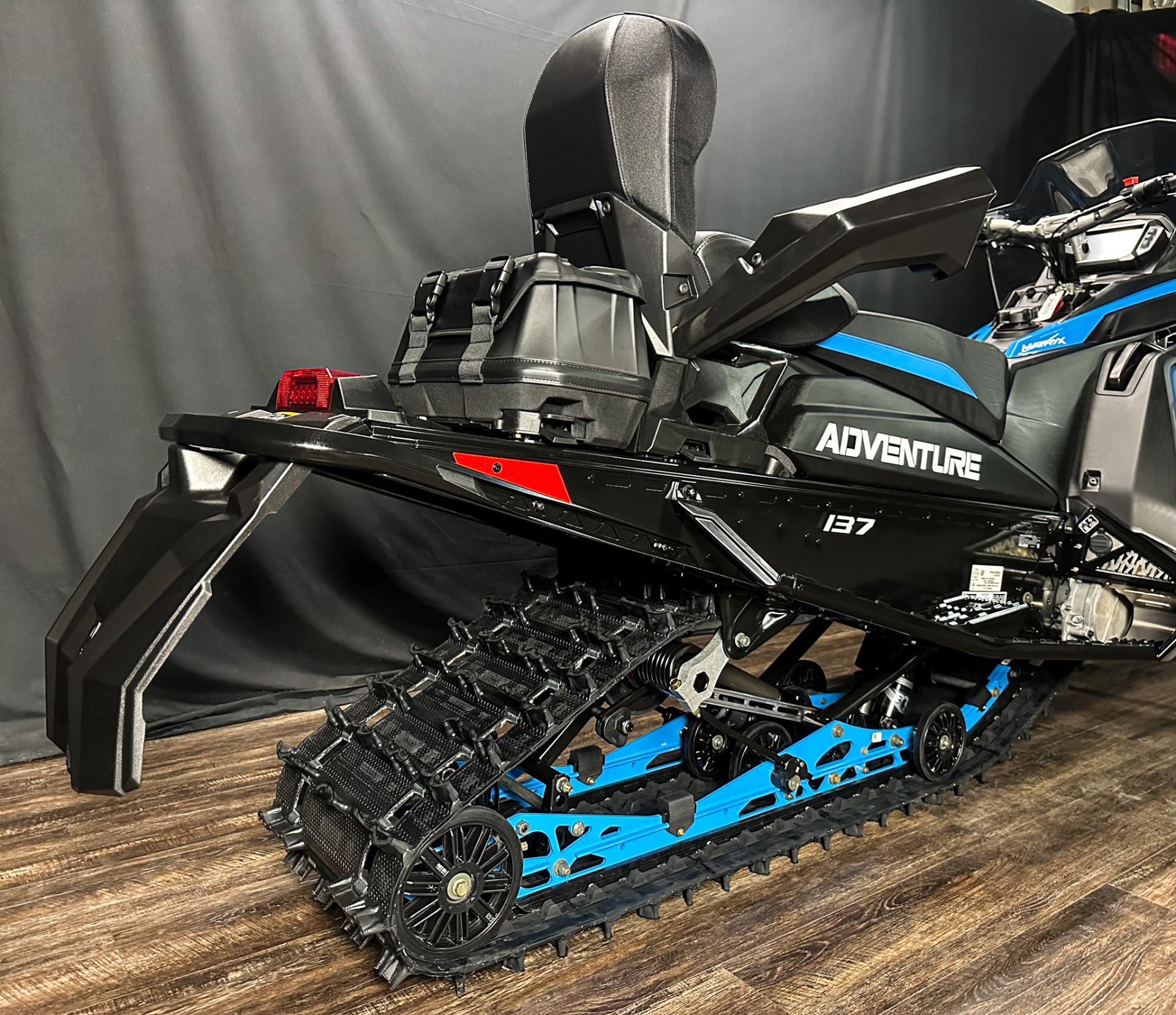 New 2024 Polaris 650 Indy Adventure 137 ES, De Pere WI