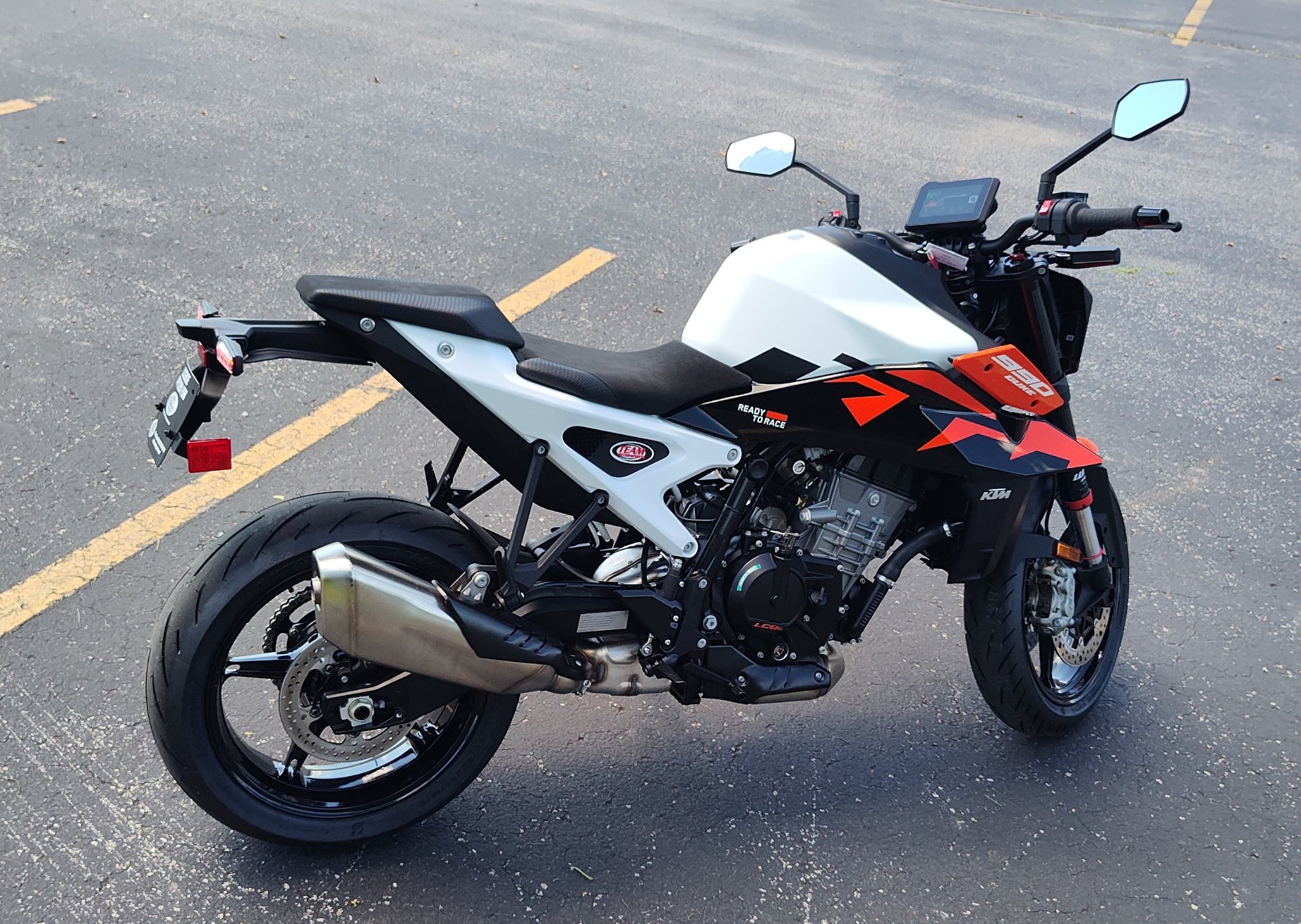 2027 KTM 990 Duke 4