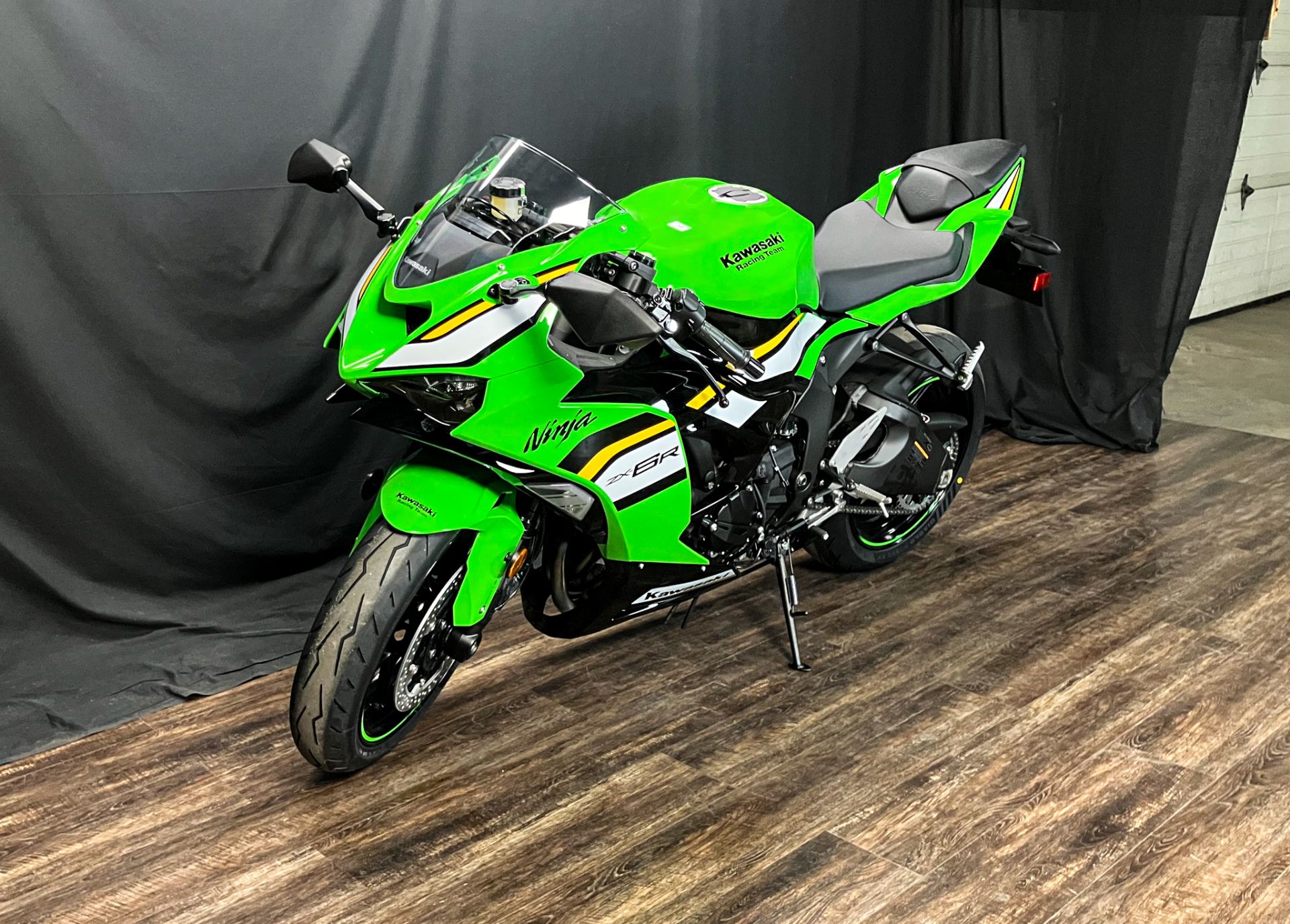 New 2025 Kawasaki Ninja ZX-6R KRT Edition, De Pere WI | Specs