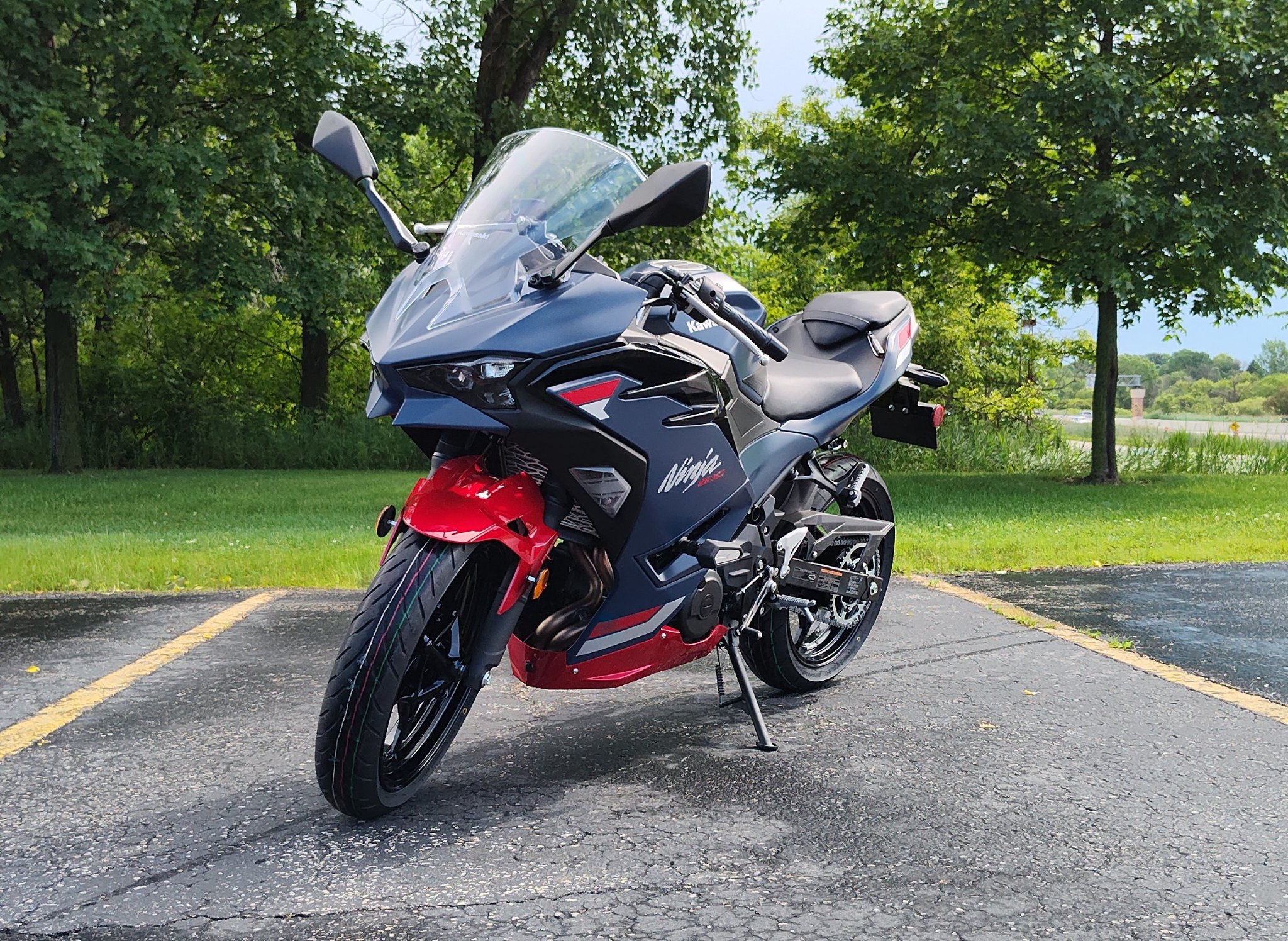 2026 Kawasaki Ninja® 500 SE ABS 1