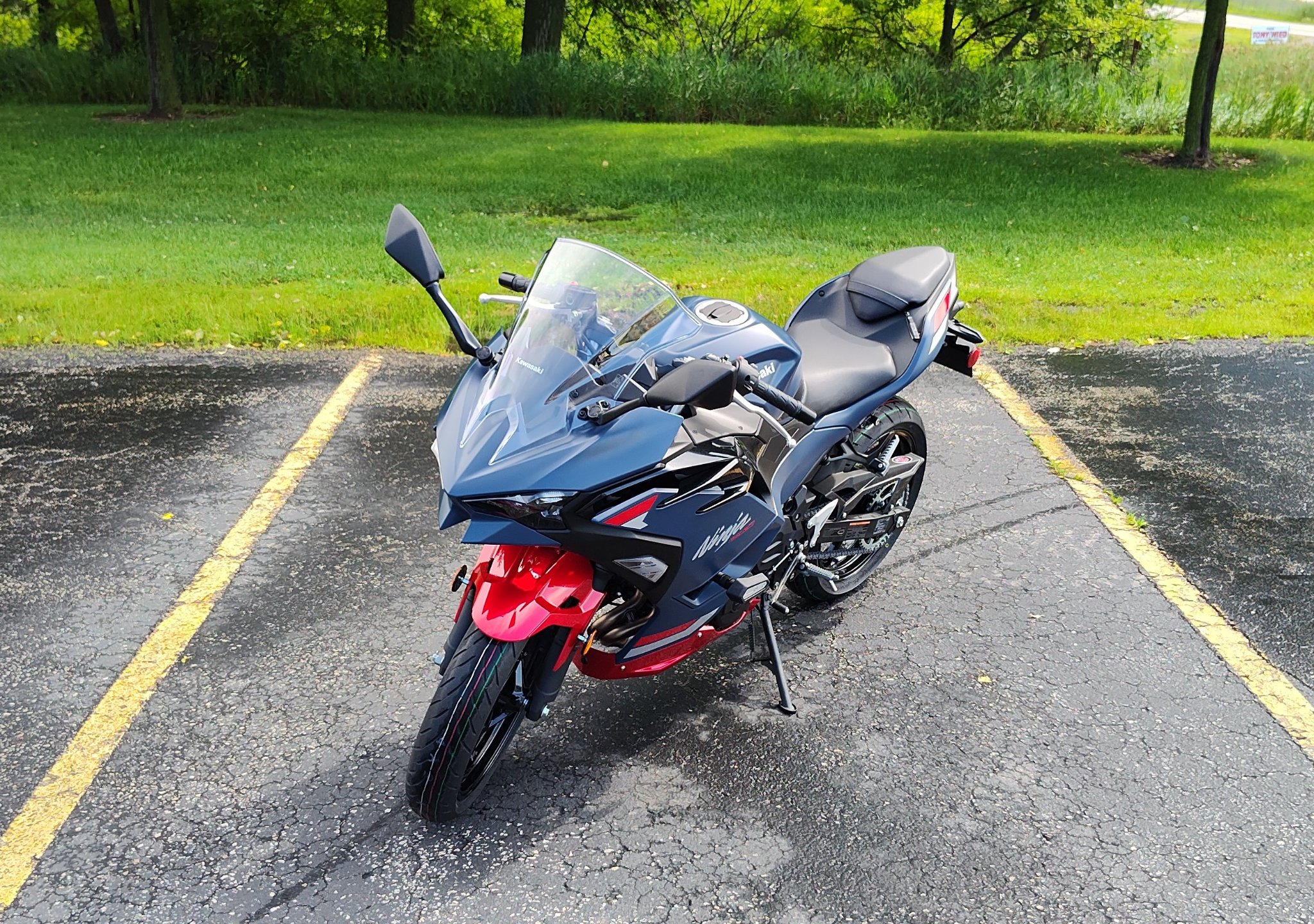 2026 Kawasaki Ninja® 500 SE ABS 2